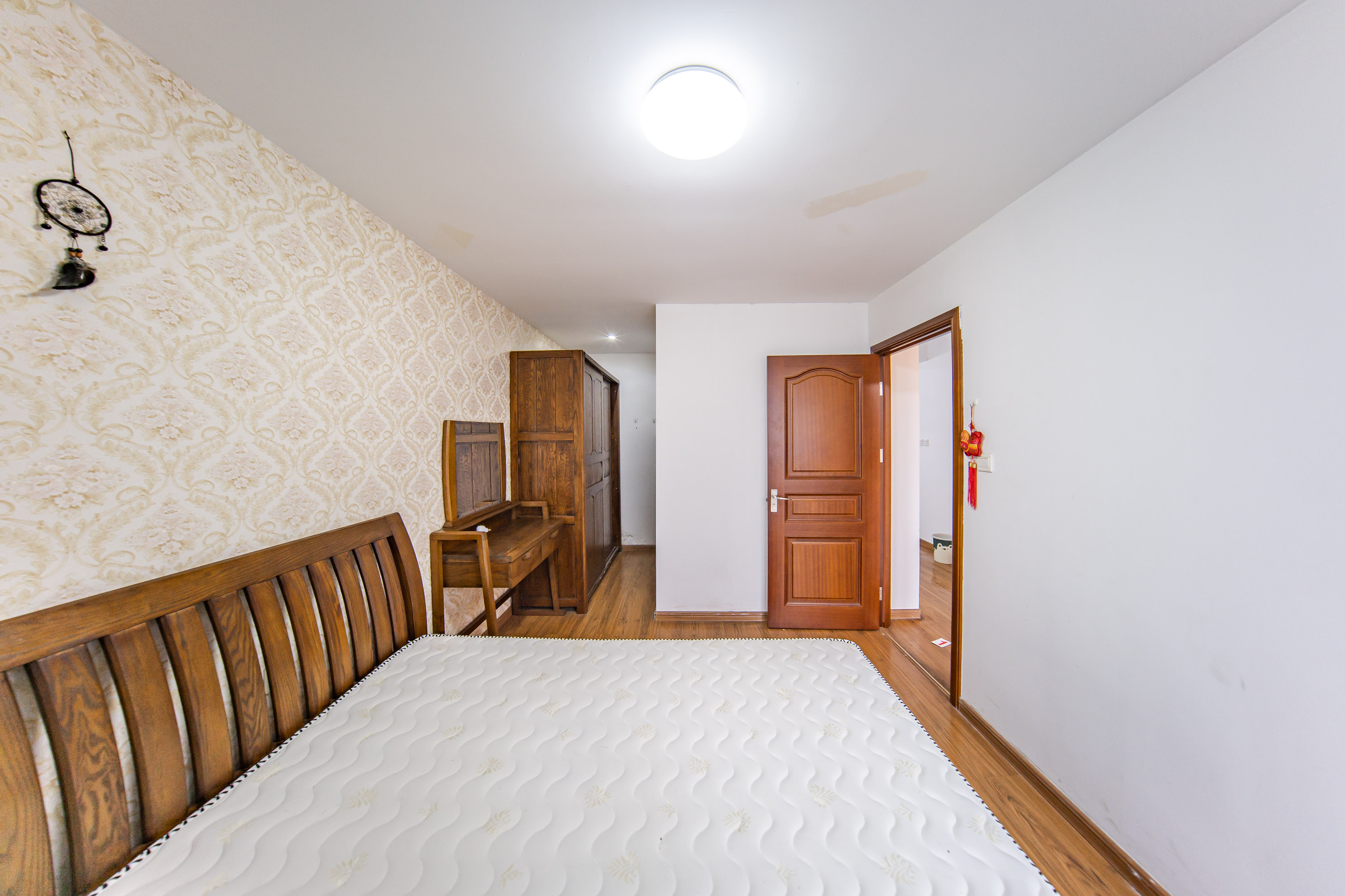 阳光100三期  4室2厅1卫    74.0万卧室