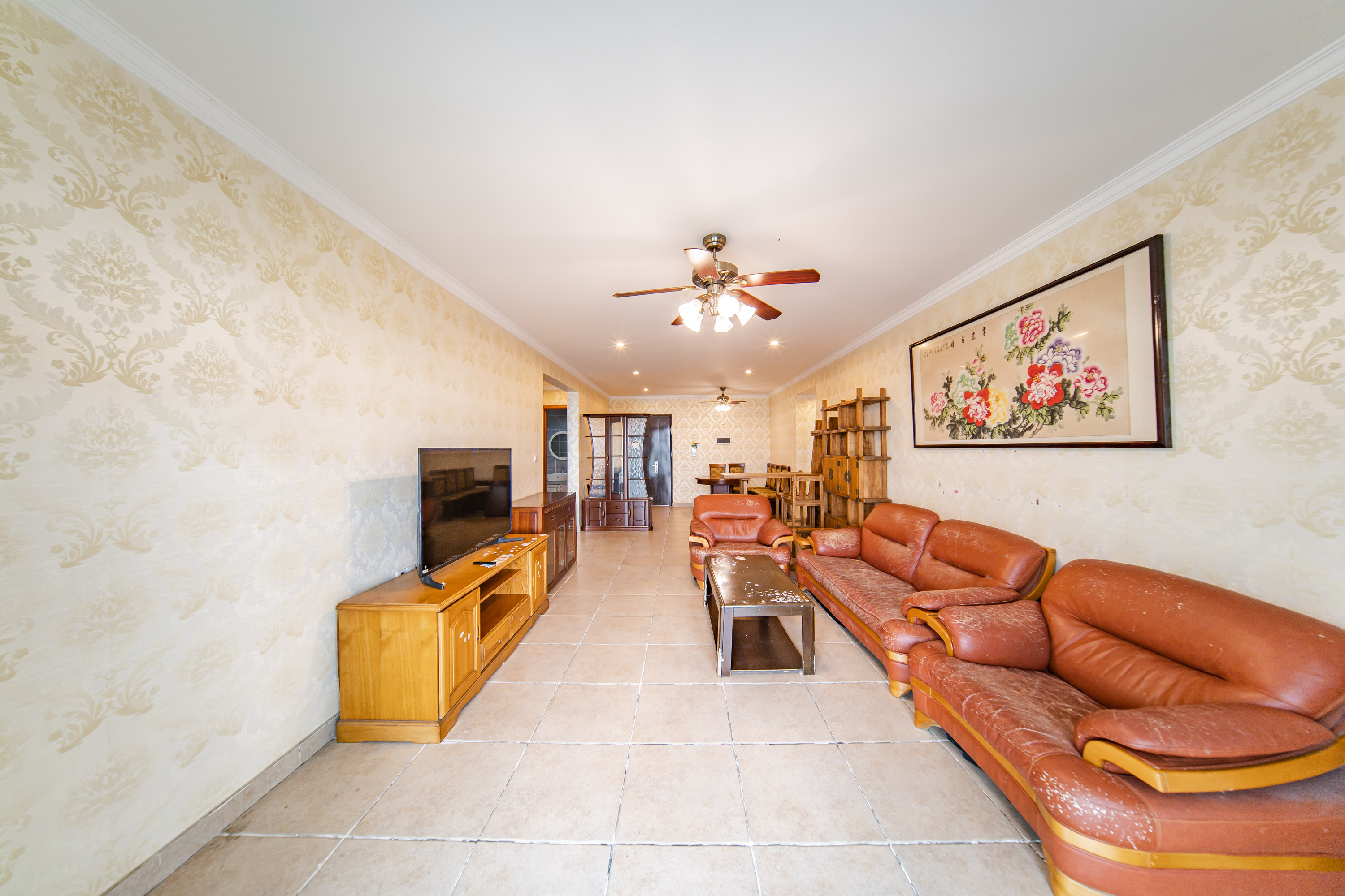 阳光100三期 3室2厅1卫 118.0万 阳光100三期 3室2厅1卫 118.0万客厅