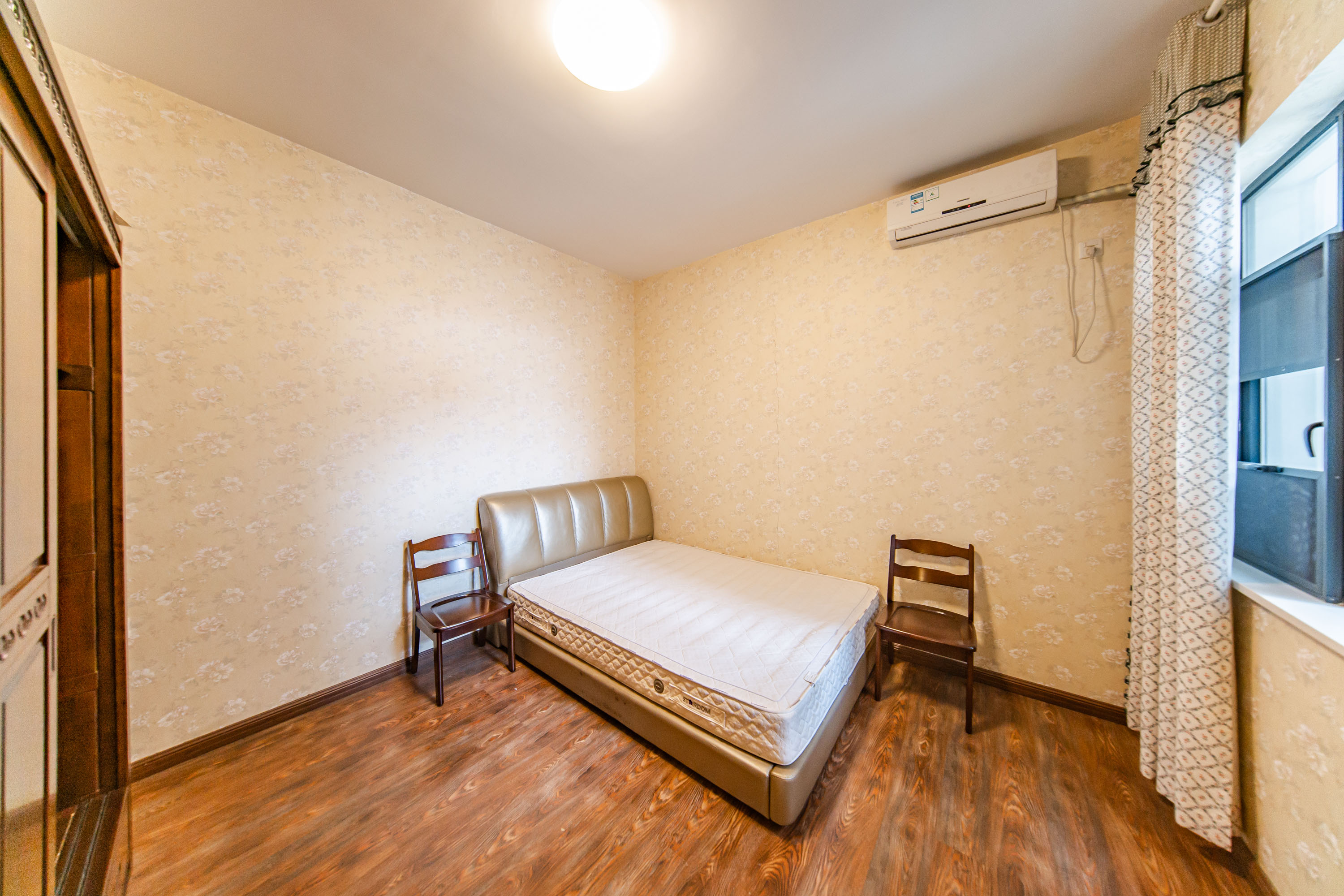 阳光100三期 3室2厅1卫 118.0万 阳光100三期 3室2厅1卫 118.0万卧室