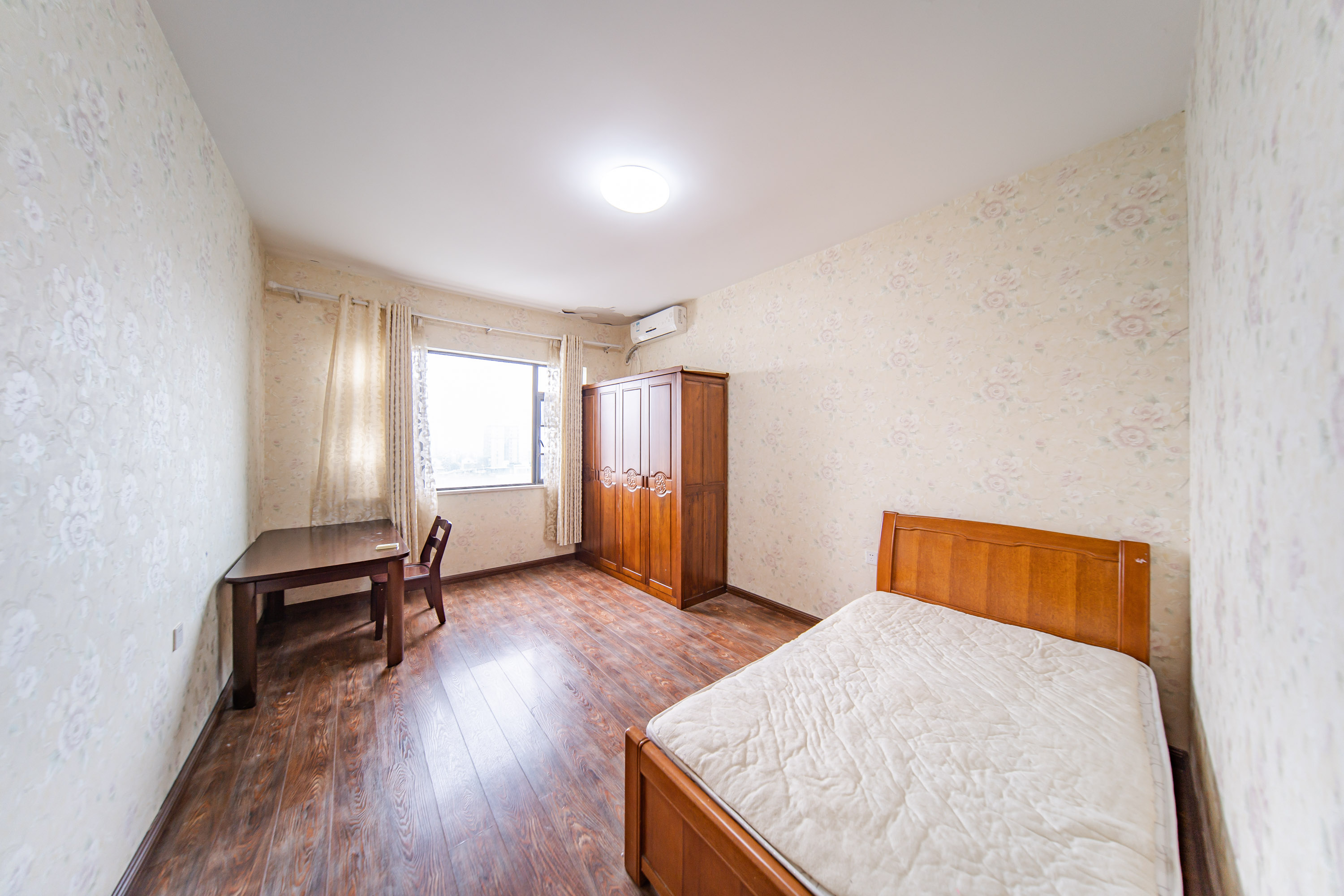 阳光100三期 3室2厅1卫 118.0万 阳光100三期 3室2厅1卫 118.0万卧室