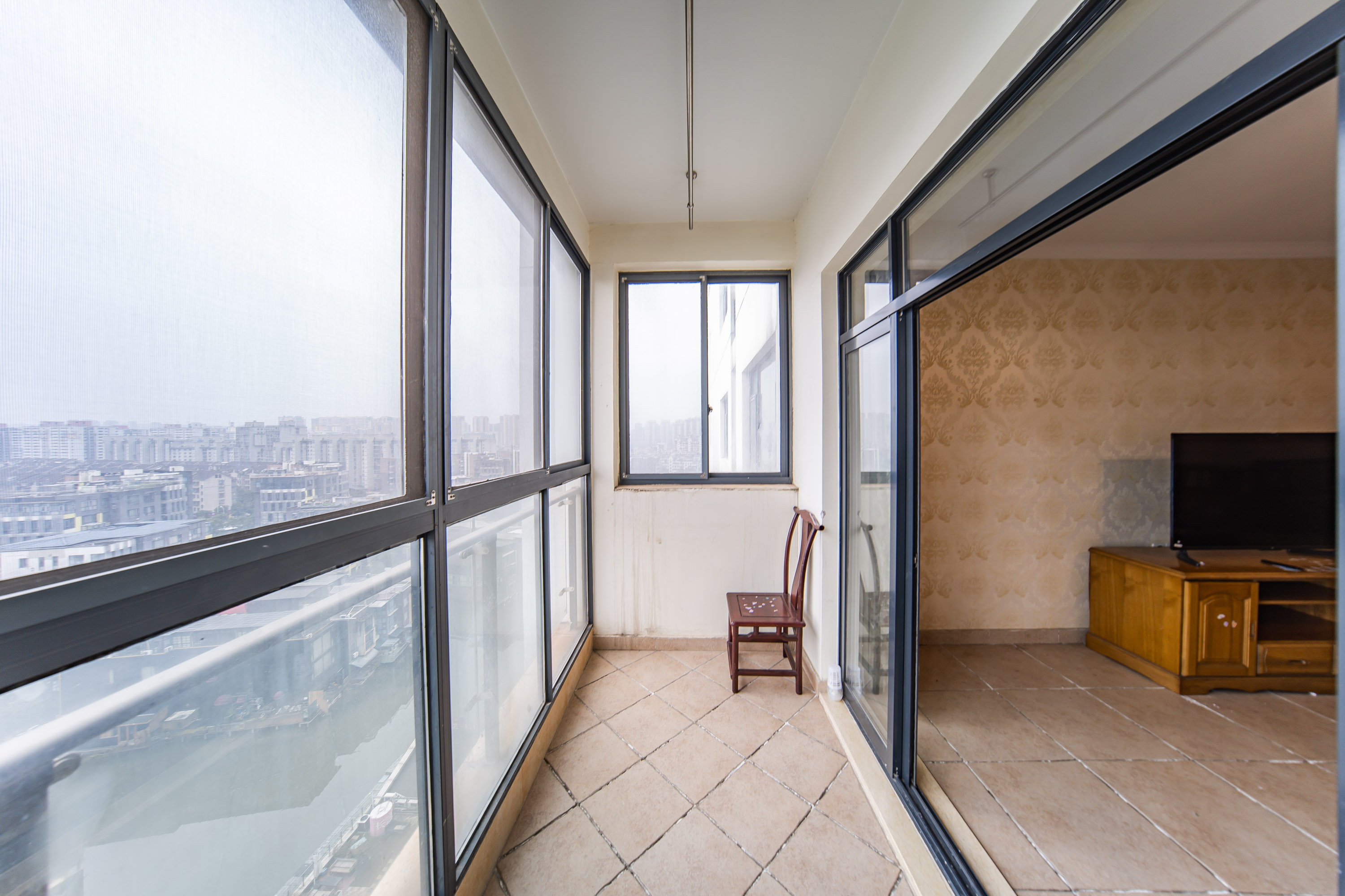 阳光100三期 3室2厅1卫 118.0万 阳光100三期 3室2厅1卫 118.0万阳台