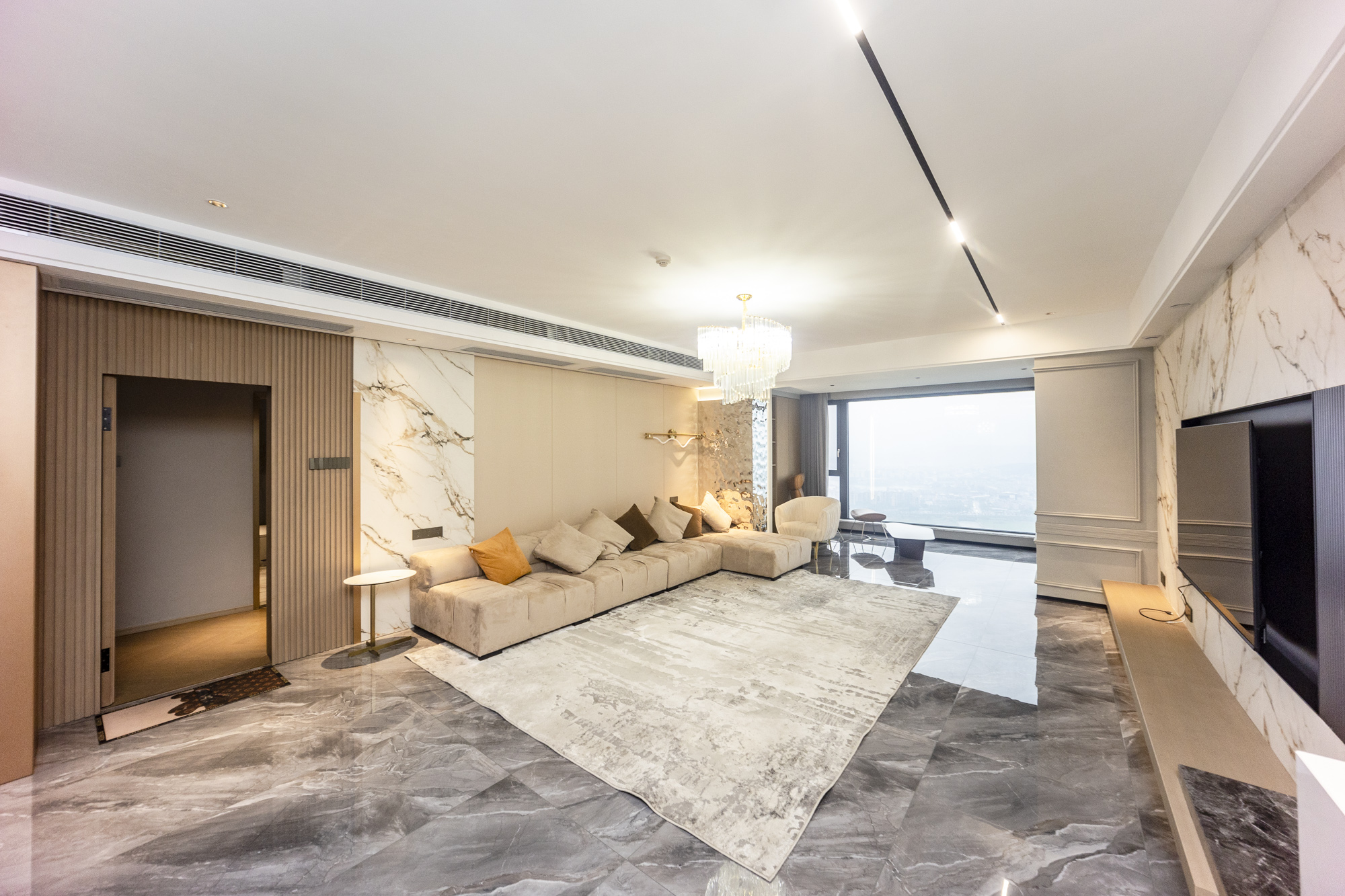 中建江山壹号  3室2厅2卫   780.00万客厅