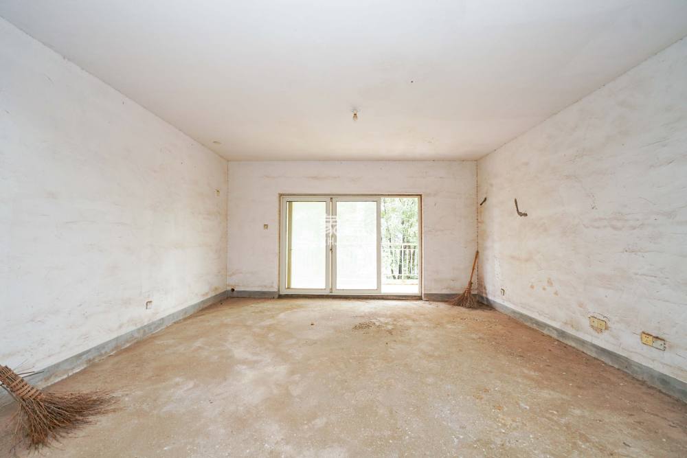 山水南雅  4室2厅2卫    100.0万