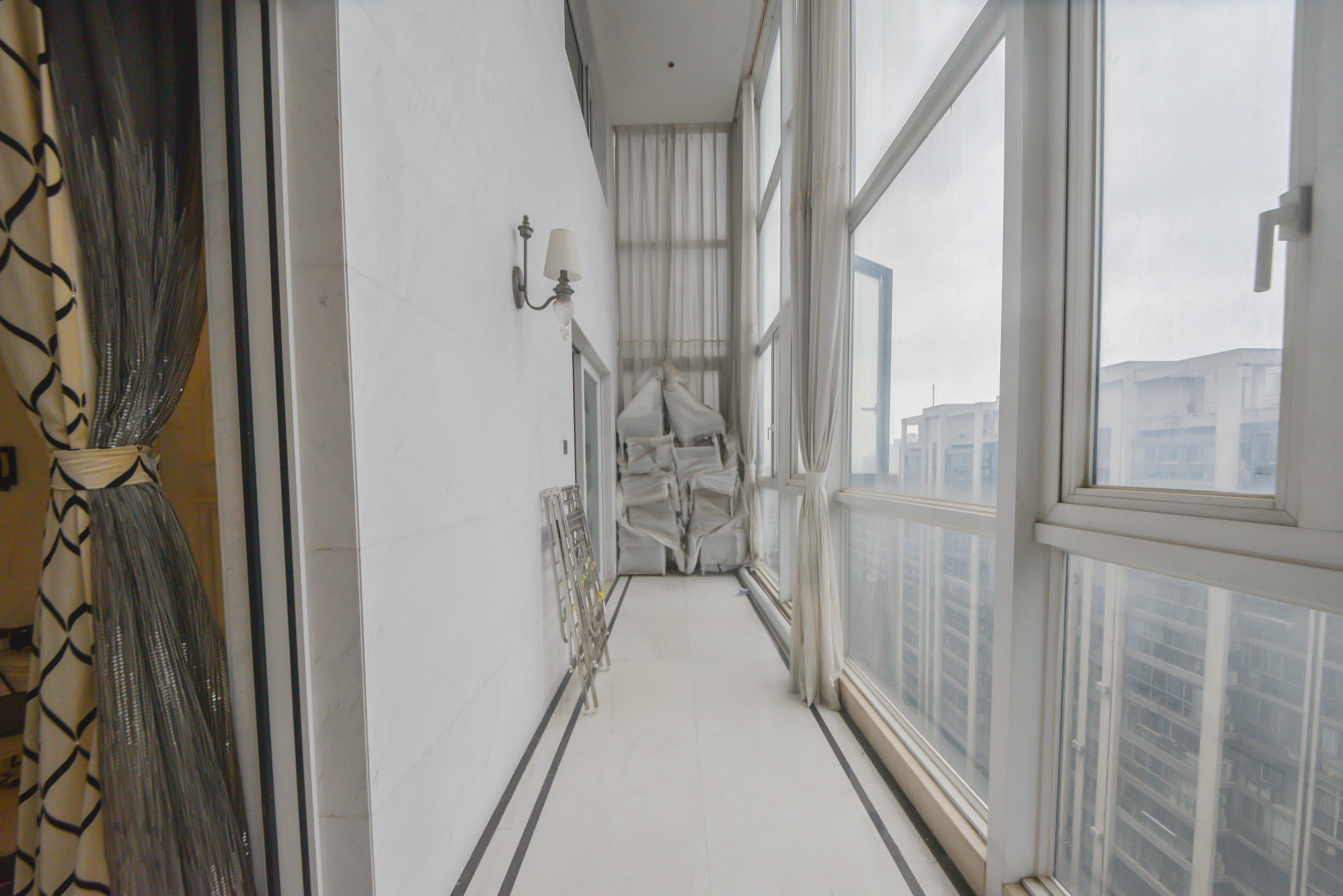 建鸿达华都（华都小户型及大华写字楼）  5室2厅3卫   688.00万阳台