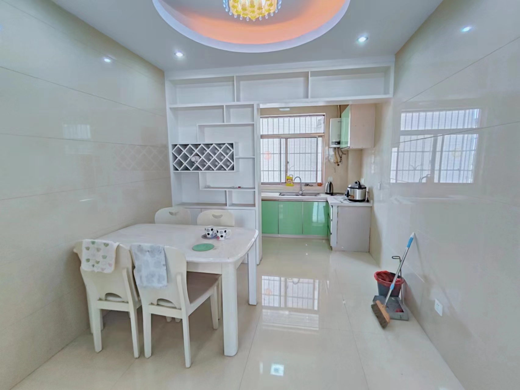 瑞丽江南(江南世家三期) 2室2厅1卫 43.8万 瑞丽江南(江南世家三期) 2室2厅1卫 43.8万室内图