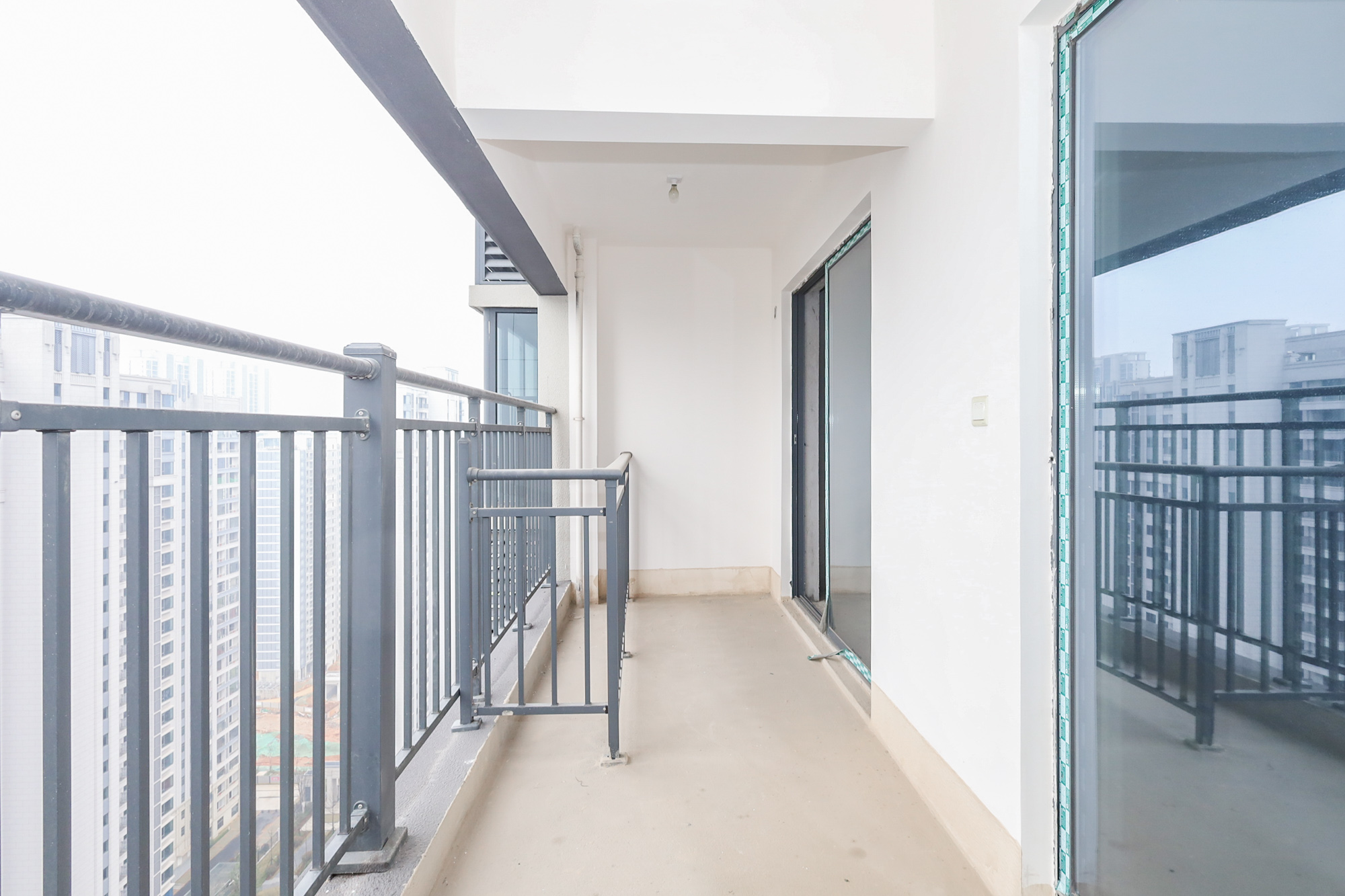 华杰天骄(滨江福源里) 4室2厅1卫 190.0万 华杰天骄(滨江福源里) 4室2厅1卫 190.0万阳台