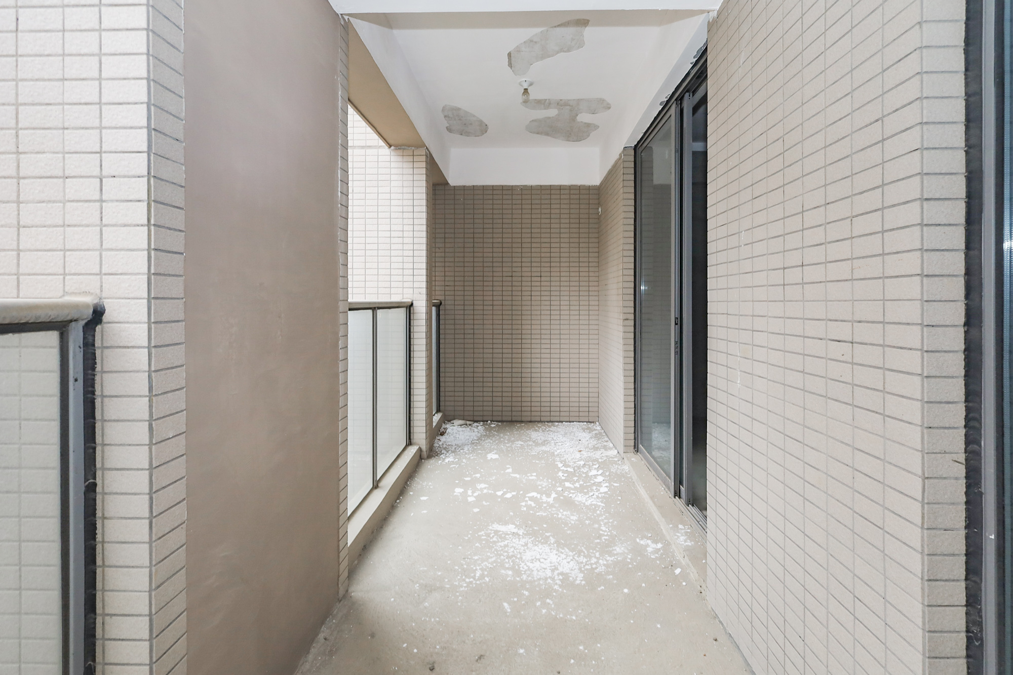八方小区B区  4室2厅2卫   592.00万阳台