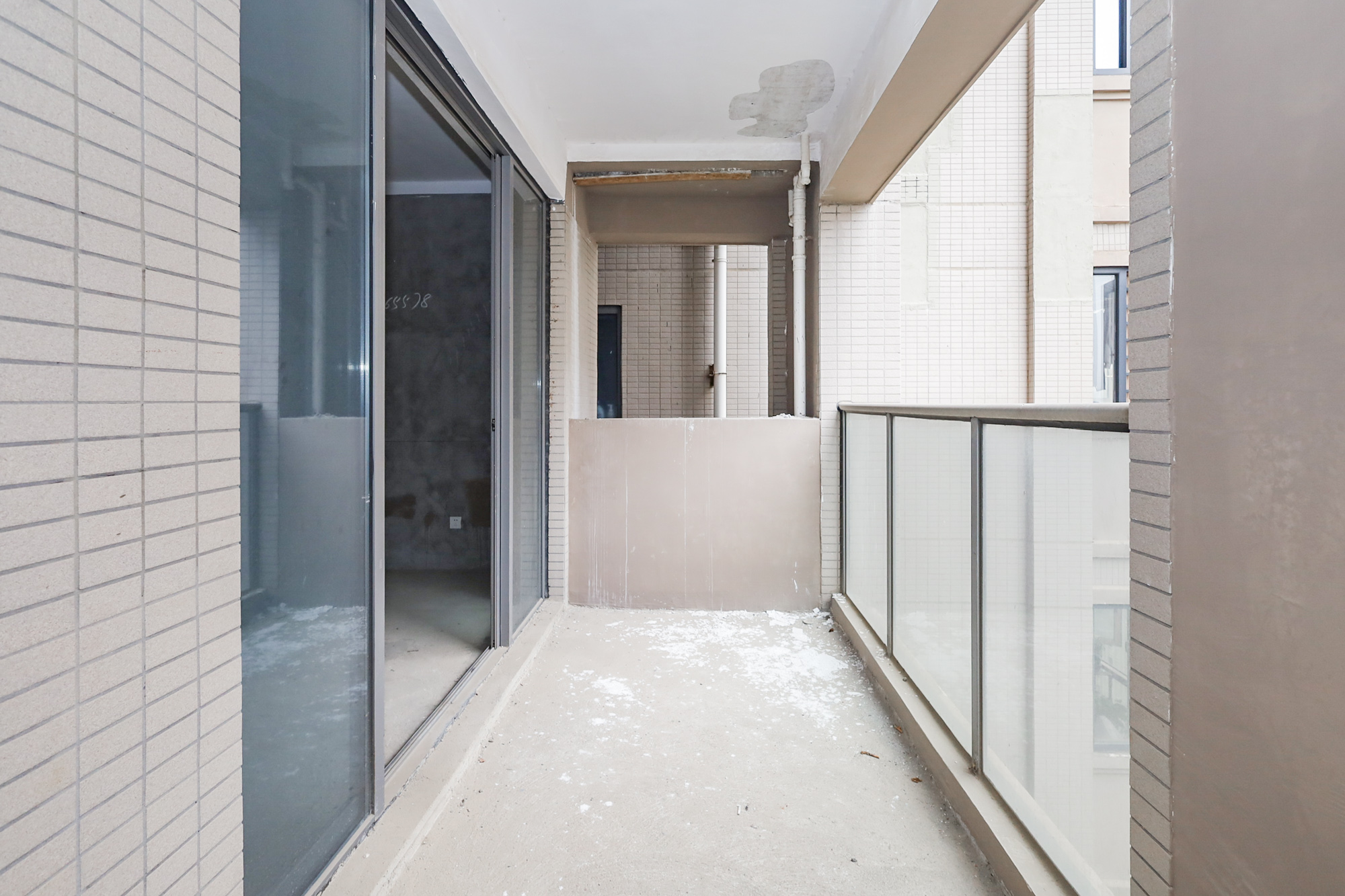 八方小区B区  4室2厅2卫   592.00万阳台