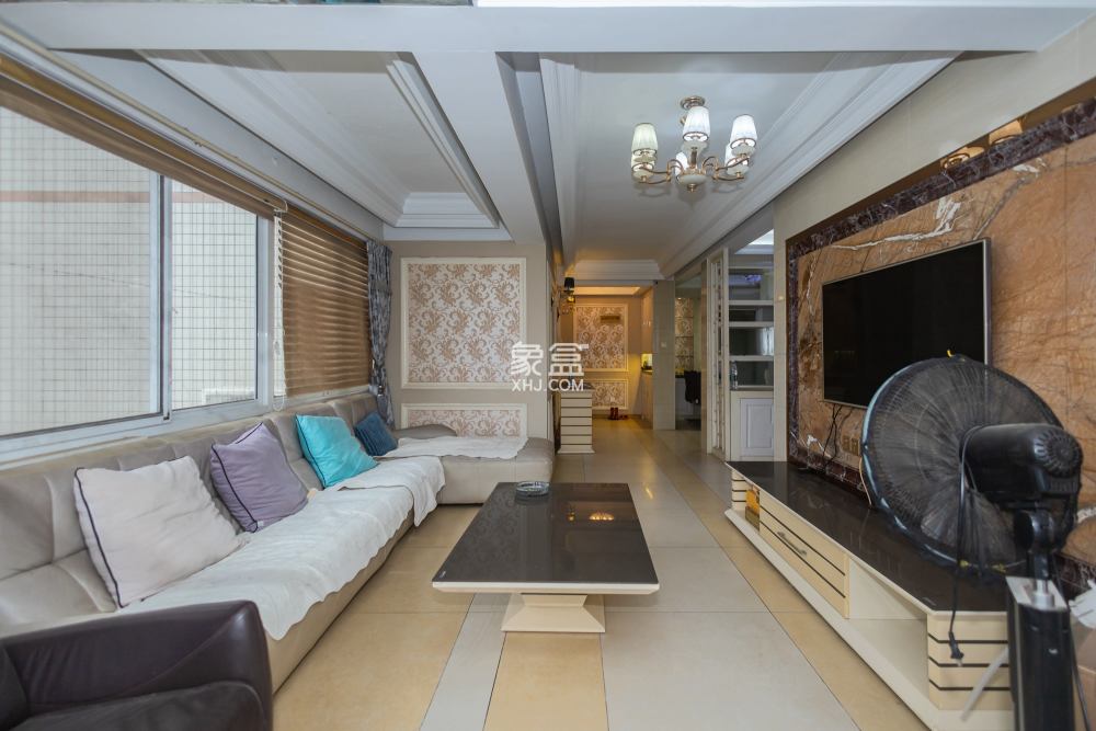 晶华美地  2室2厅2卫   65.00万