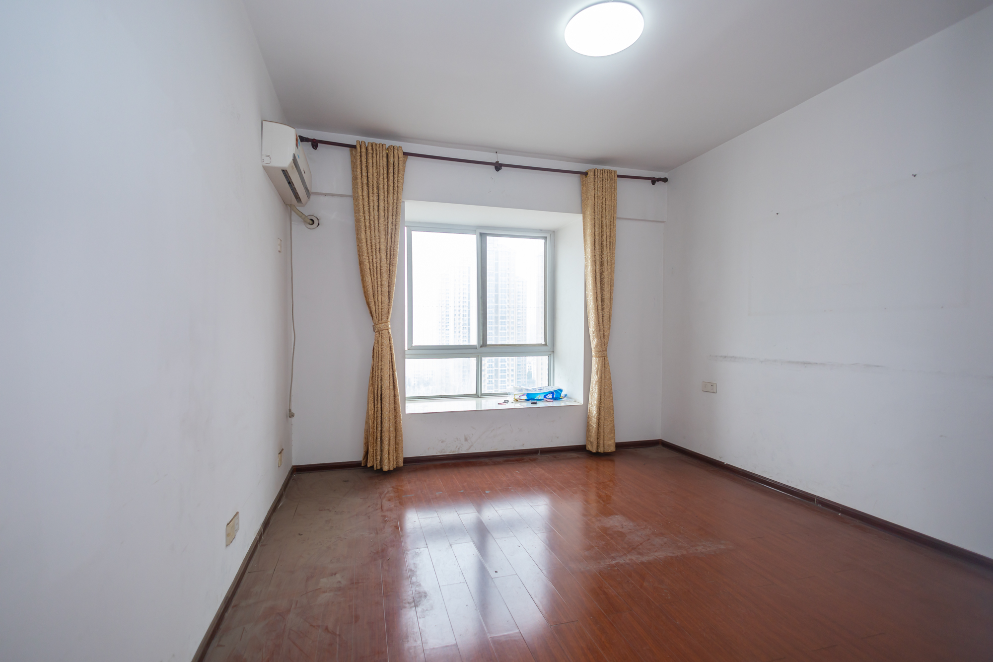 筑梦园 4室2厅2卫 92.0万 筑梦园 4室2厅2卫 92.0万卧室