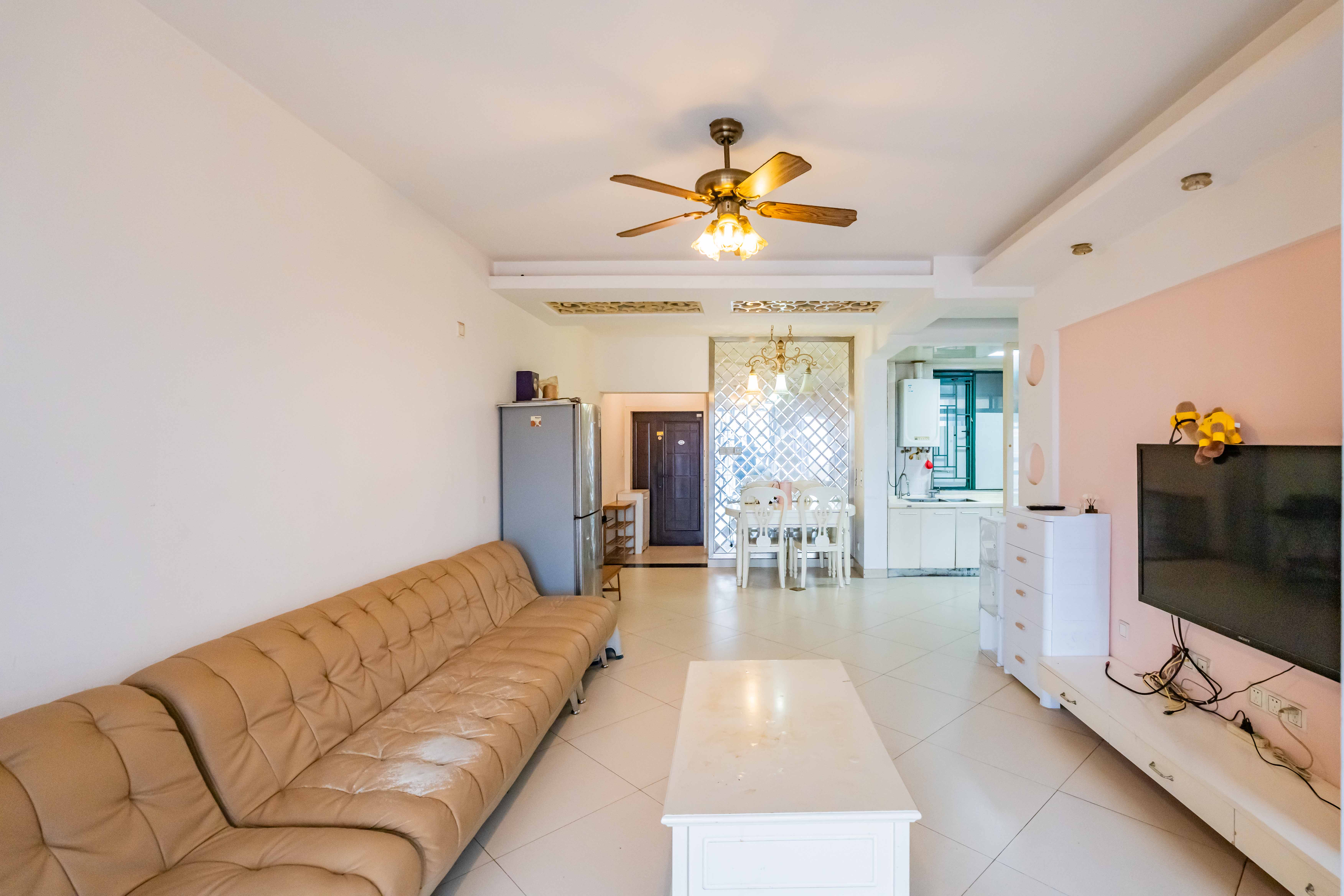 绿洲花园  2室2厅2卫    85.0万 绿洲花园  2室2厅2卫    85.0万客厅