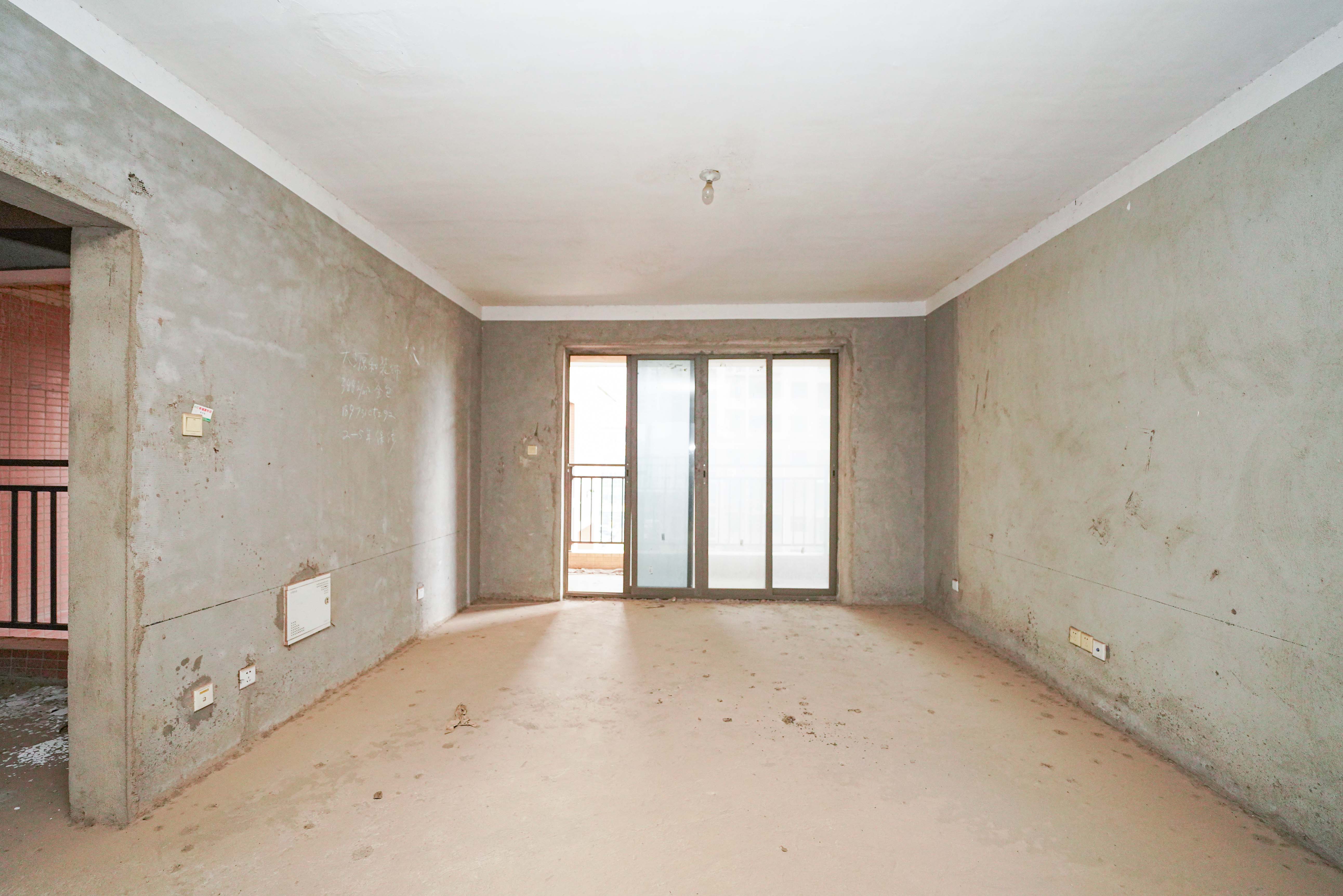 幸福庄园 4室2厅2卫 64.0万 幸福庄园 4室2厅2卫 64.0万客厅