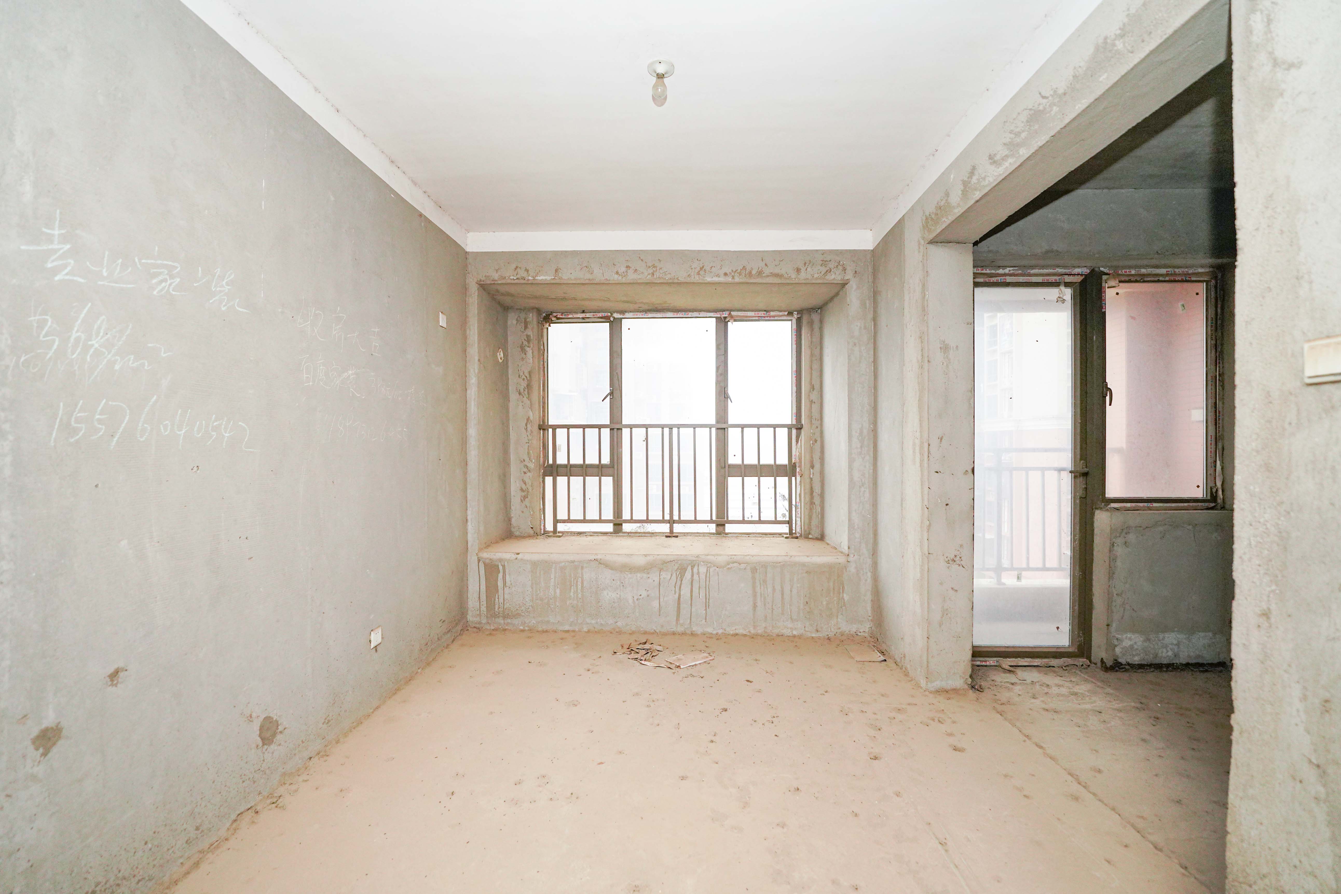 幸福庄园 4室2厅2卫 64.0万 幸福庄园 4室2厅2卫 64.0万客厅