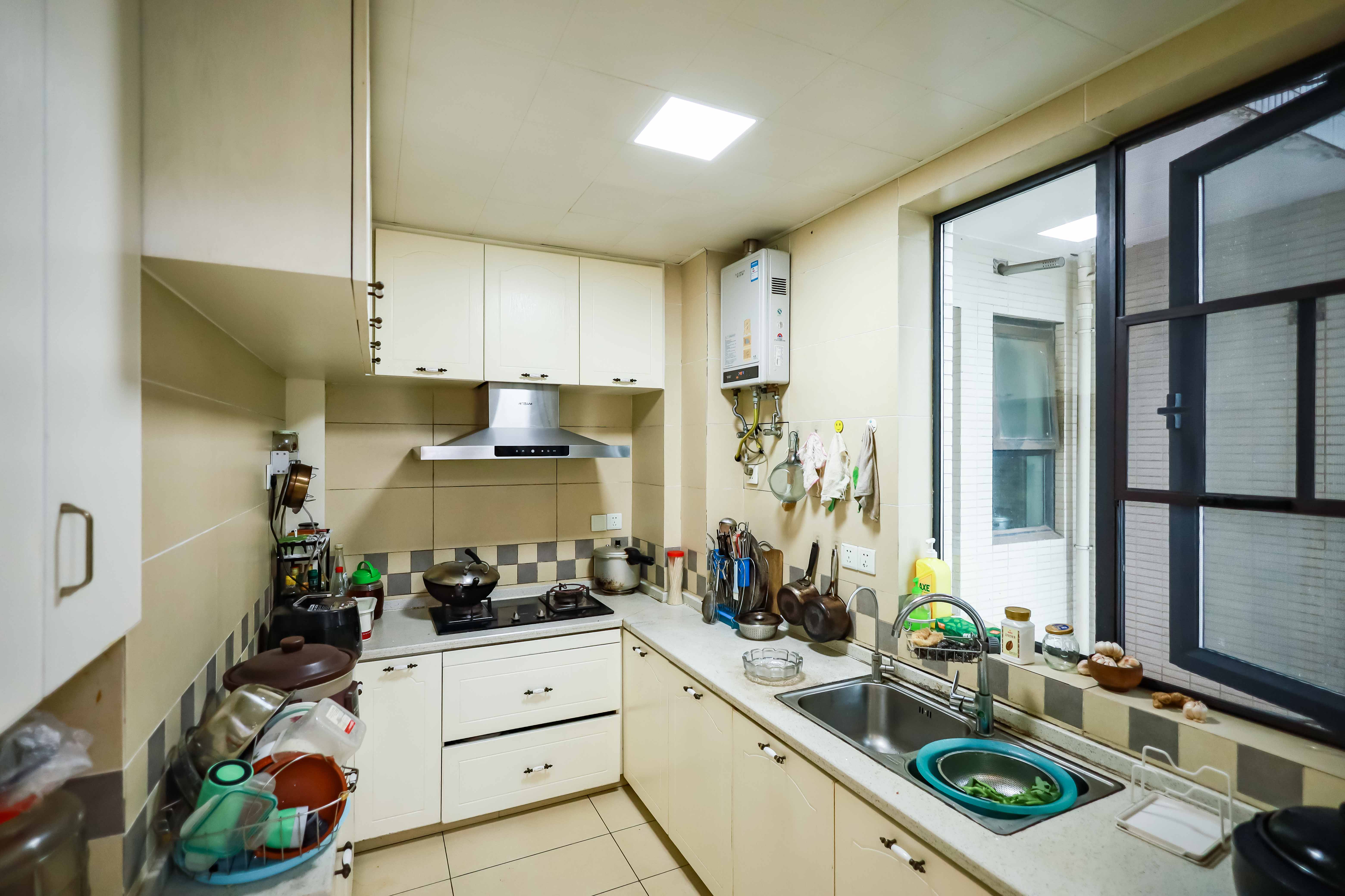 莱茵城 3室2厅1卫 89.0万 莱茵城 3室2厅1卫 89.0万厨房