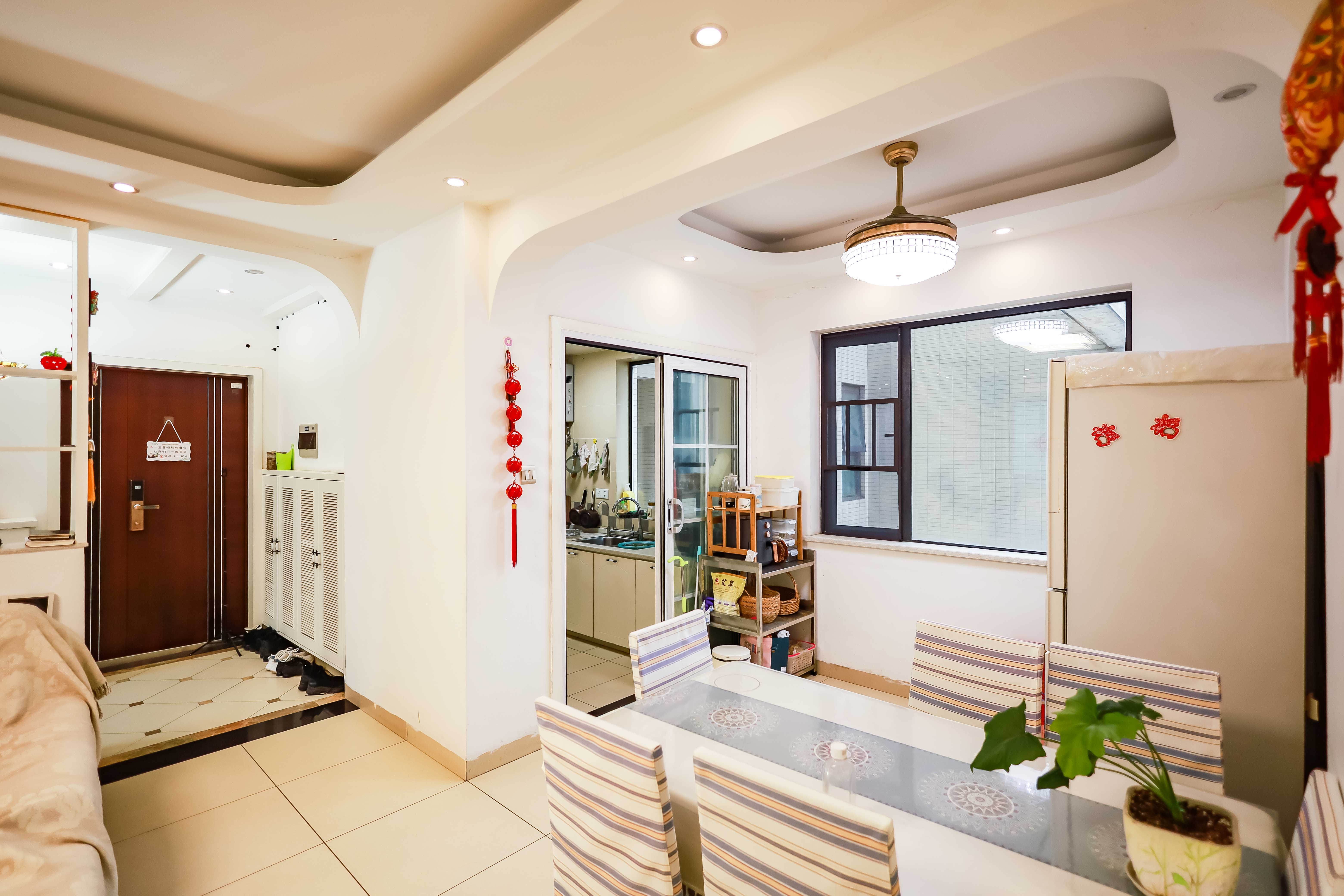 莱茵城 3室2厅1卫 89.0万 莱茵城 3室2厅1卫 89.0万客厅