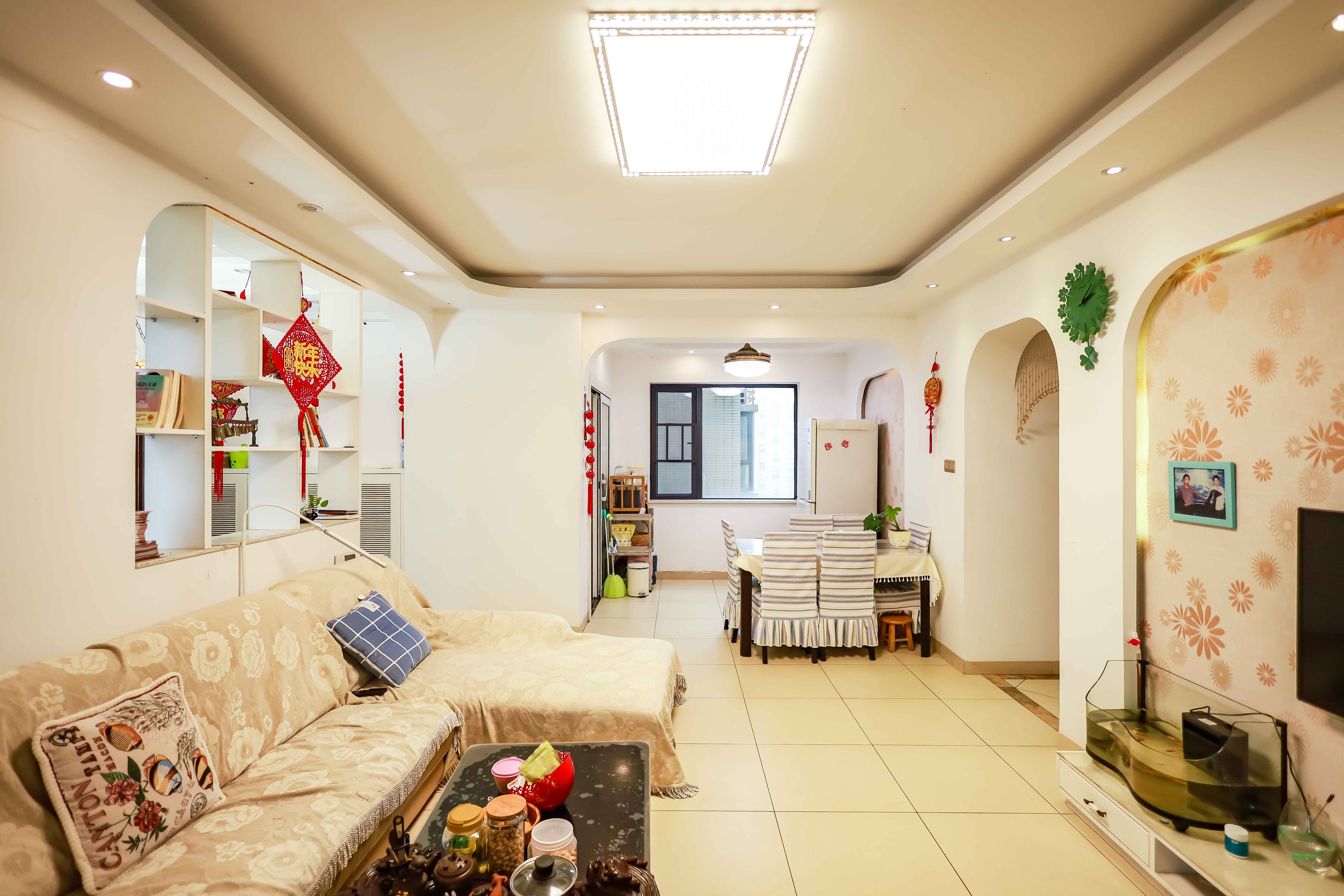 莱茵城 3室2厅1卫 89.0万 莱茵城 3室2厅1卫 89.0万客厅