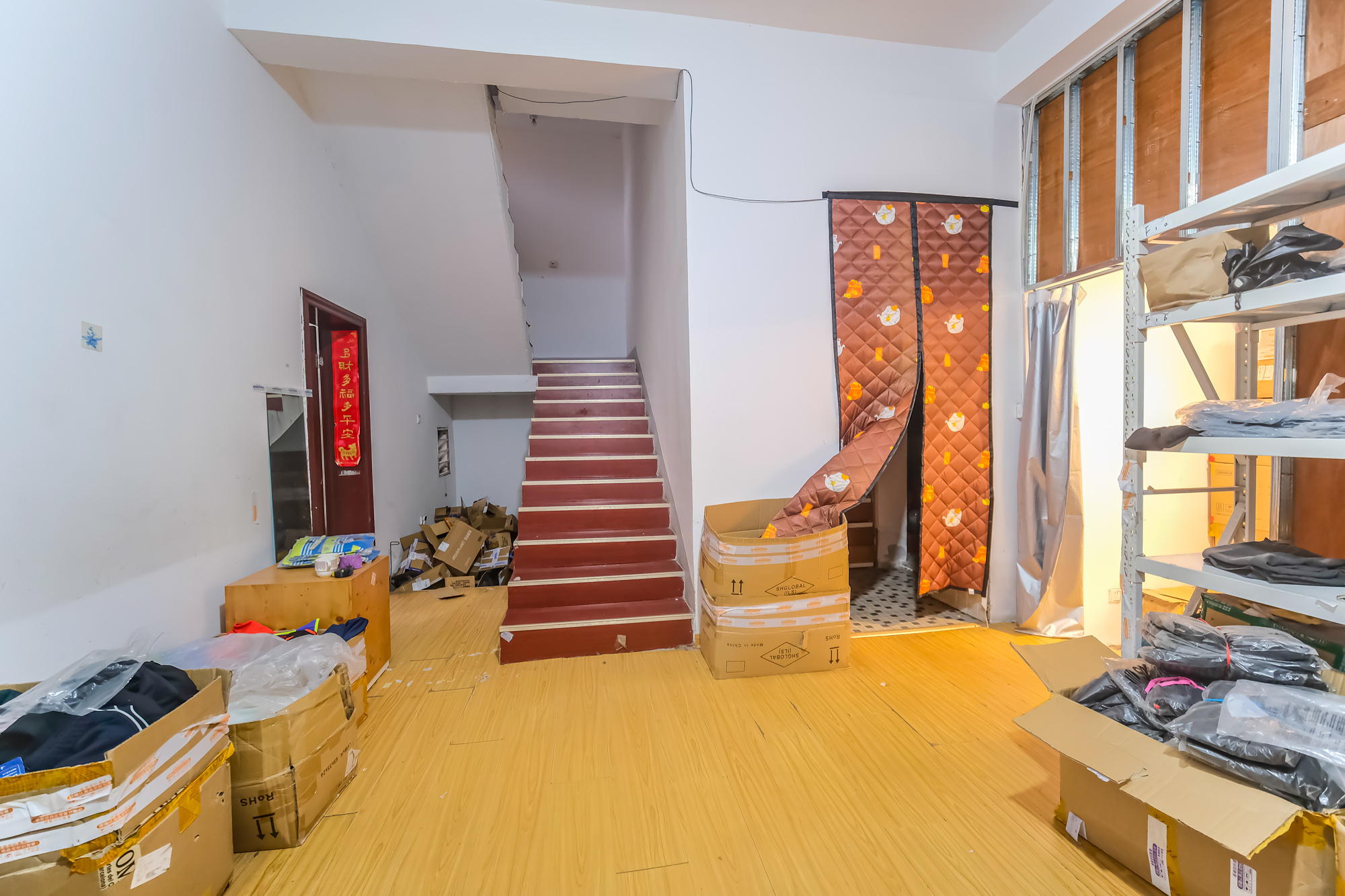 湘龙家园  6室2厅3卫    460.0万 湘龙家园  6室2厅3卫    460.0万客厅