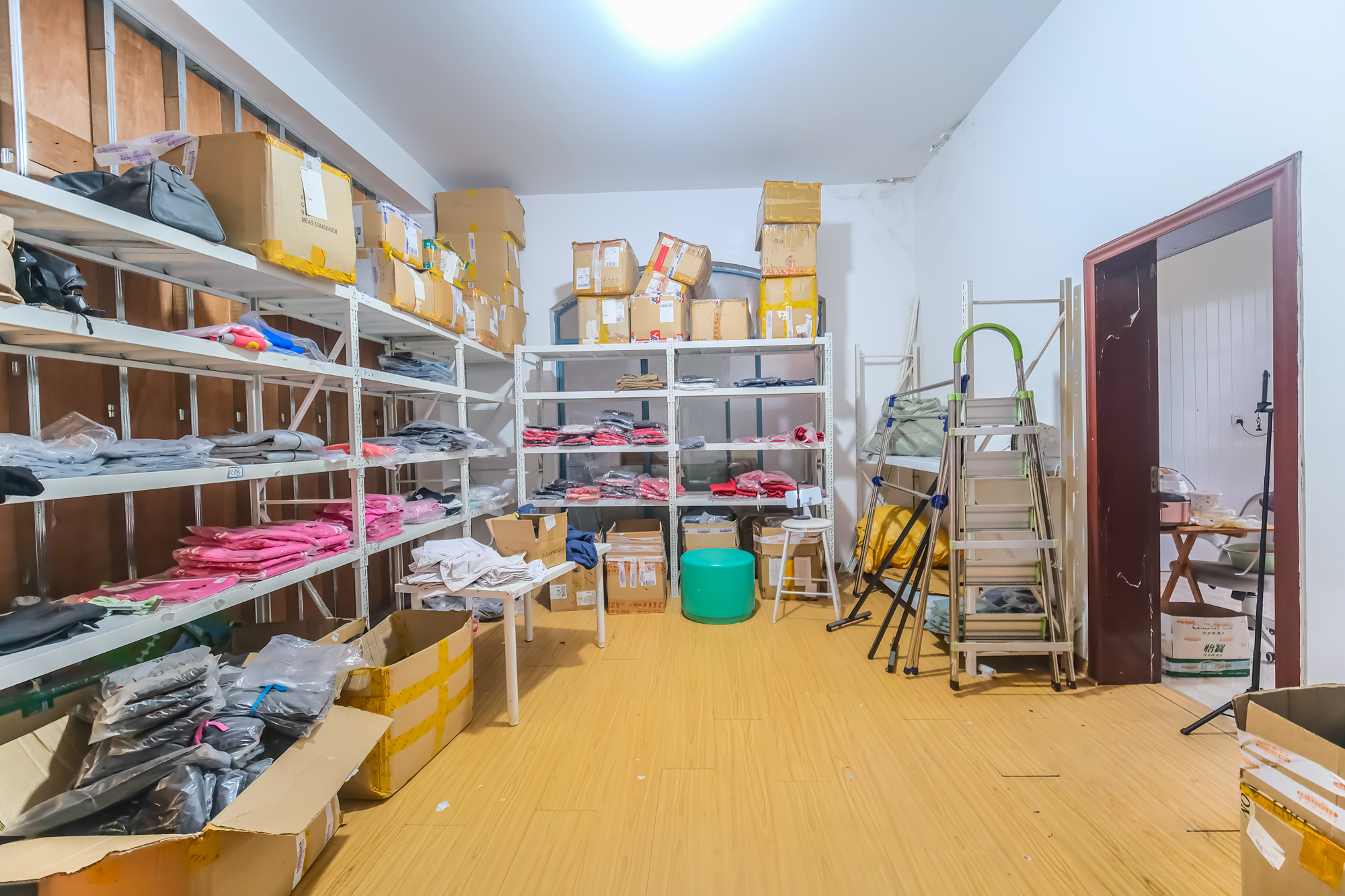 湘龙家园  6室2厅3卫    460.0万 湘龙家园  6室2厅3卫    460.0万客厅