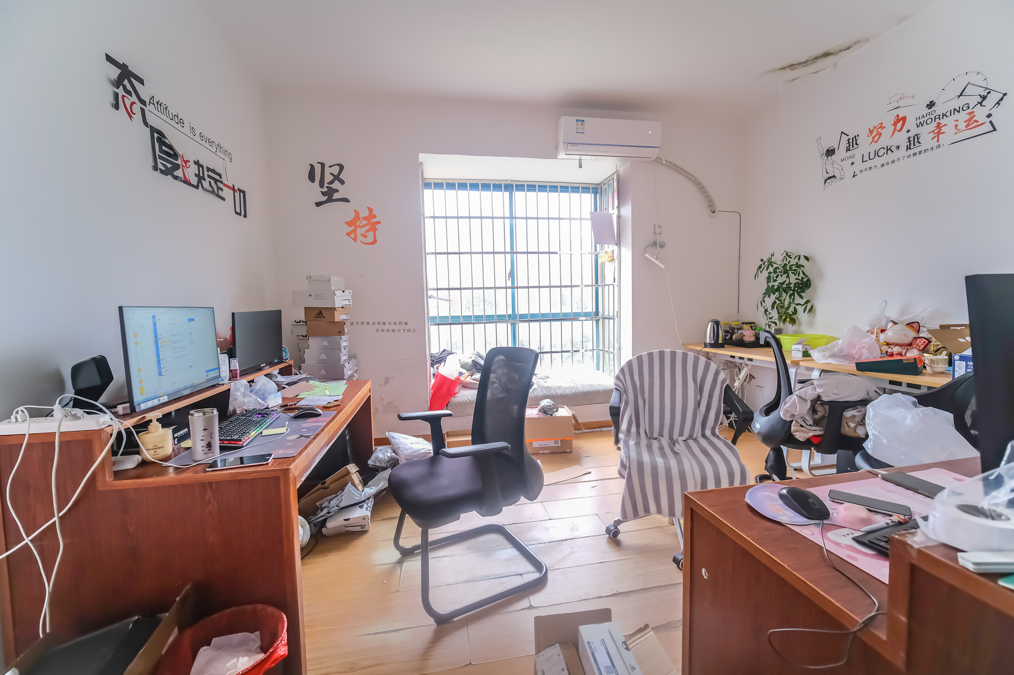 湘龙家园  6室2厅3卫    460.0万 湘龙家园  6室2厅3卫    460.0万卧室