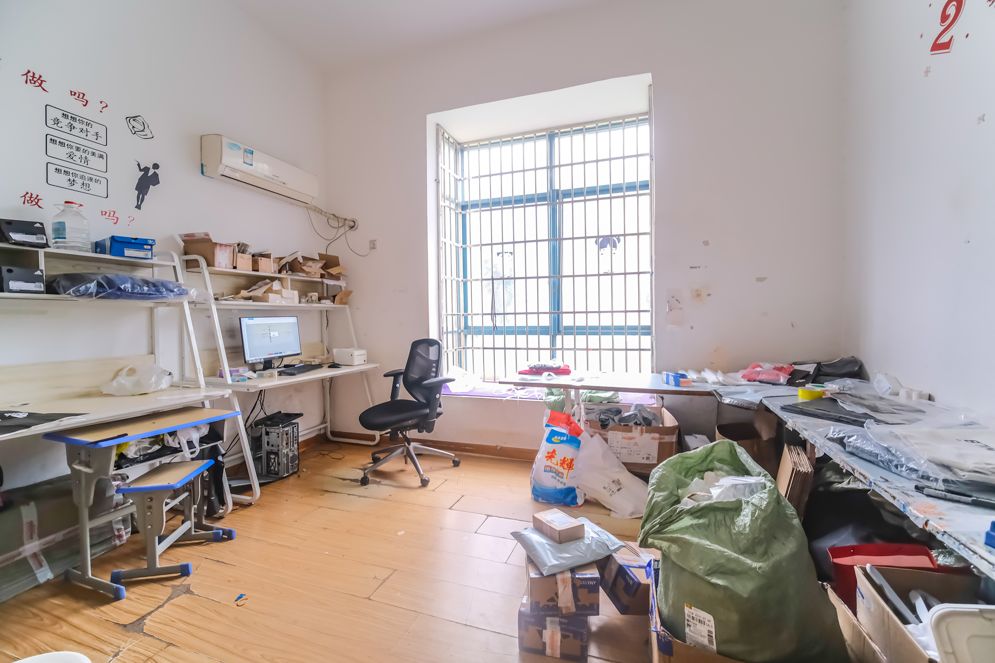 湘龙家园  6室2厅3卫    460.0万 湘龙家园  6室2厅3卫    460.0万卧室