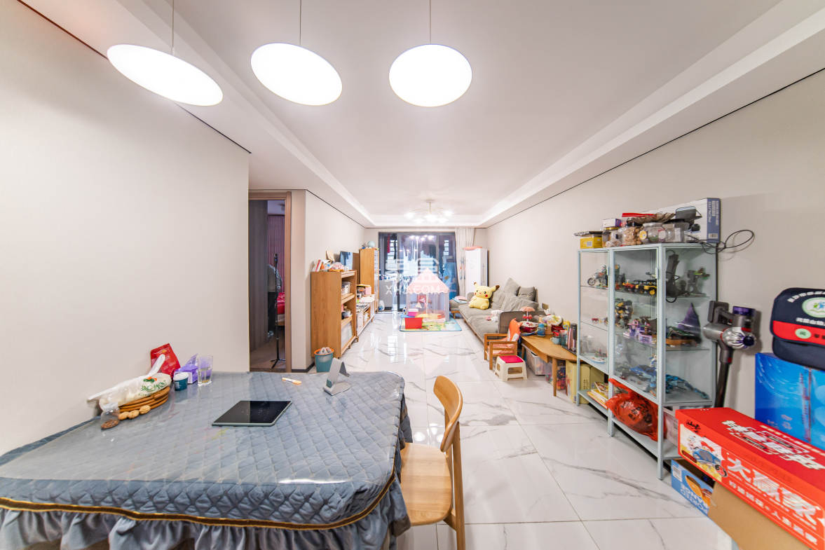 中海阅麓山一期  3室2厅2卫    145.0万 中海阅麓山一期  3室2厅2卫    145.0万客厅