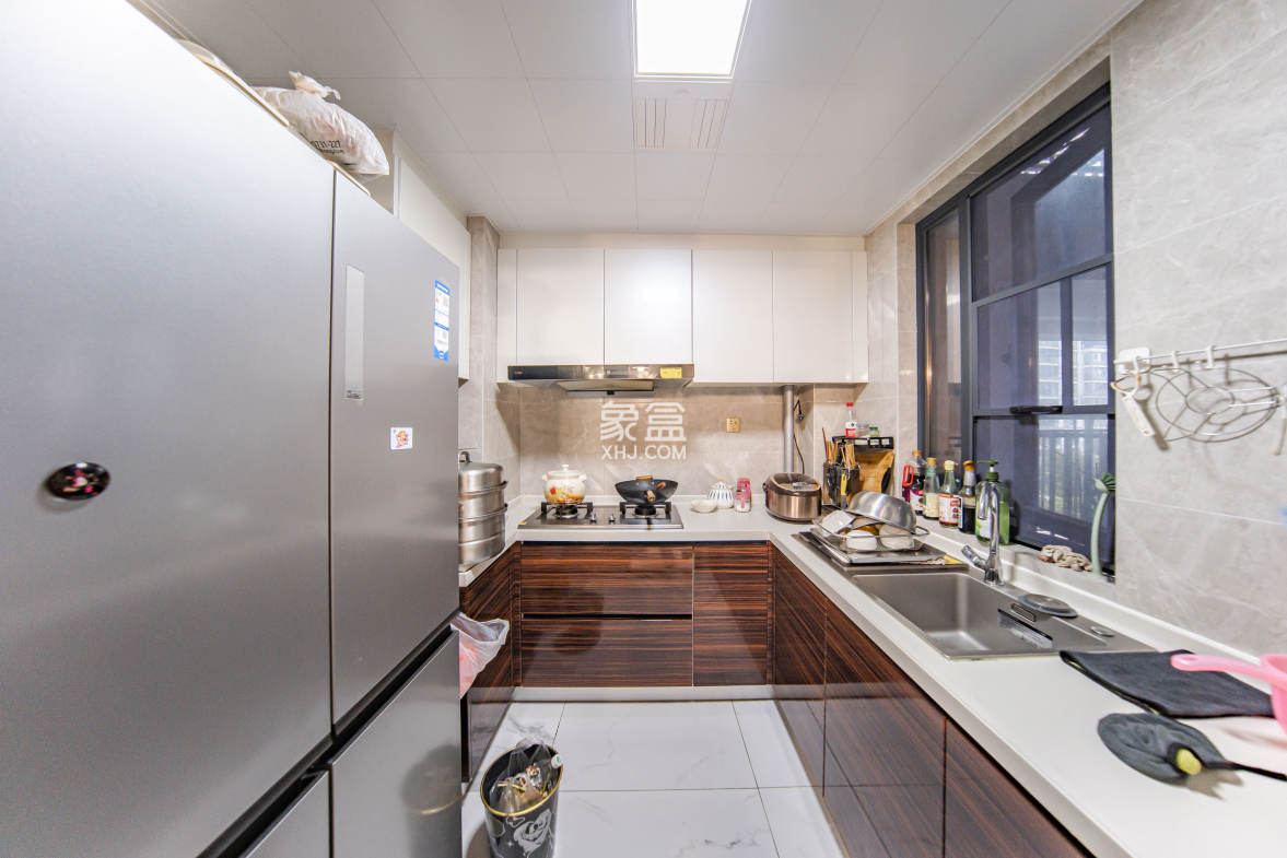 中海阅麓山一期  3室2厅2卫    145.0万 中海阅麓山一期  3室2厅2卫    145.0万厨房