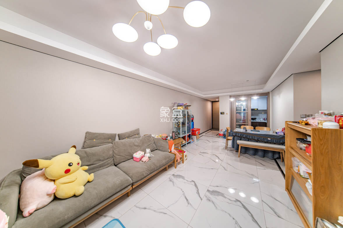 中海阅麓山一期  3室2厅2卫    145.0万 中海阅麓山一期  3室2厅2卫    145.0万客厅