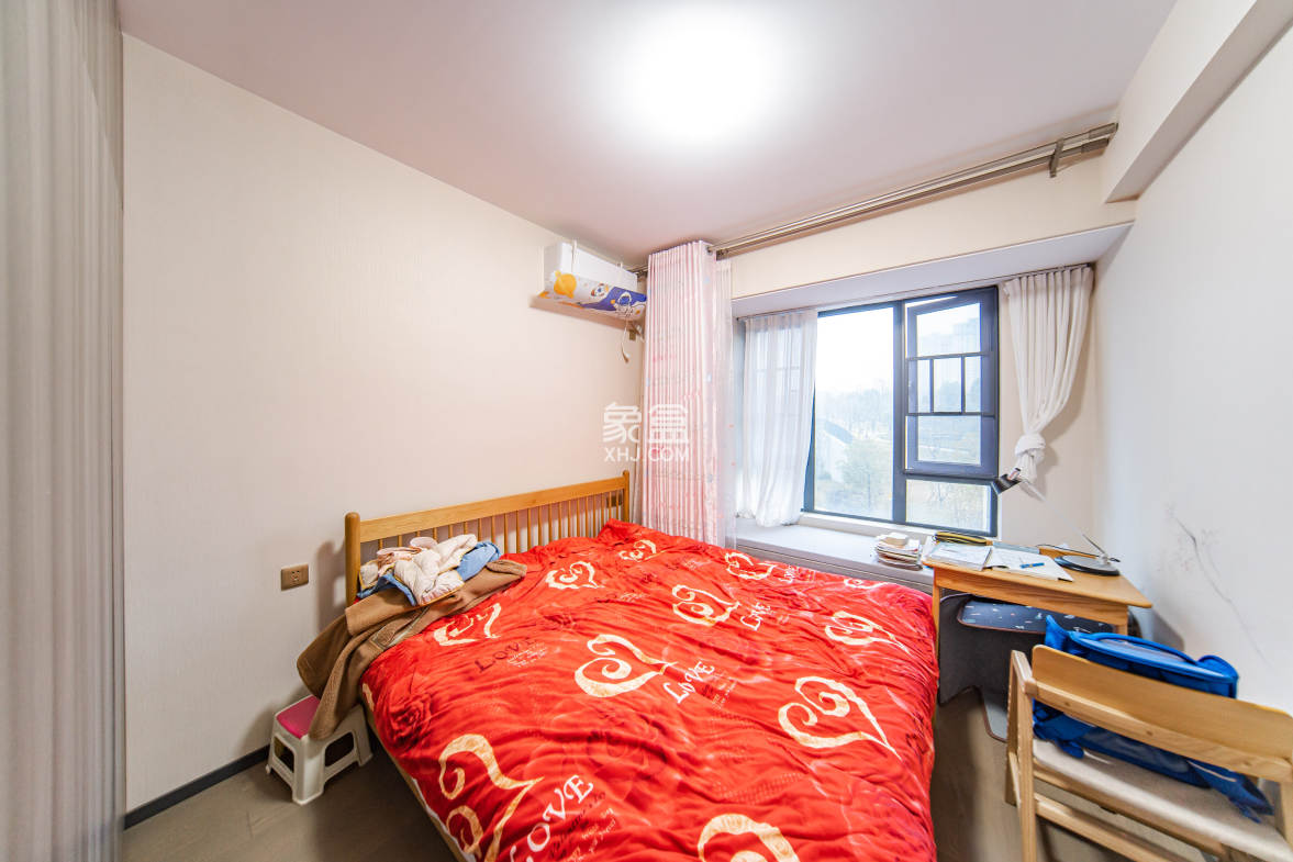 中海阅麓山一期  3室2厅2卫    145.0万 中海阅麓山一期  3室2厅2卫    145.0万卧室