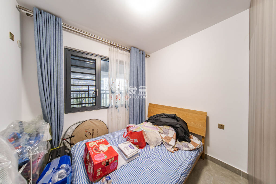 中海阅麓山一期  3室2厅2卫    145.0万 中海阅麓山一期  3室2厅2卫    145.0万卧室