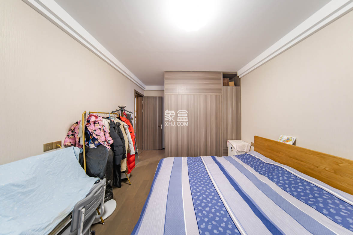 中海阅麓山一期  3室2厅2卫    145.0万 中海阅麓山一期  3室2厅2卫    145.0万卧室