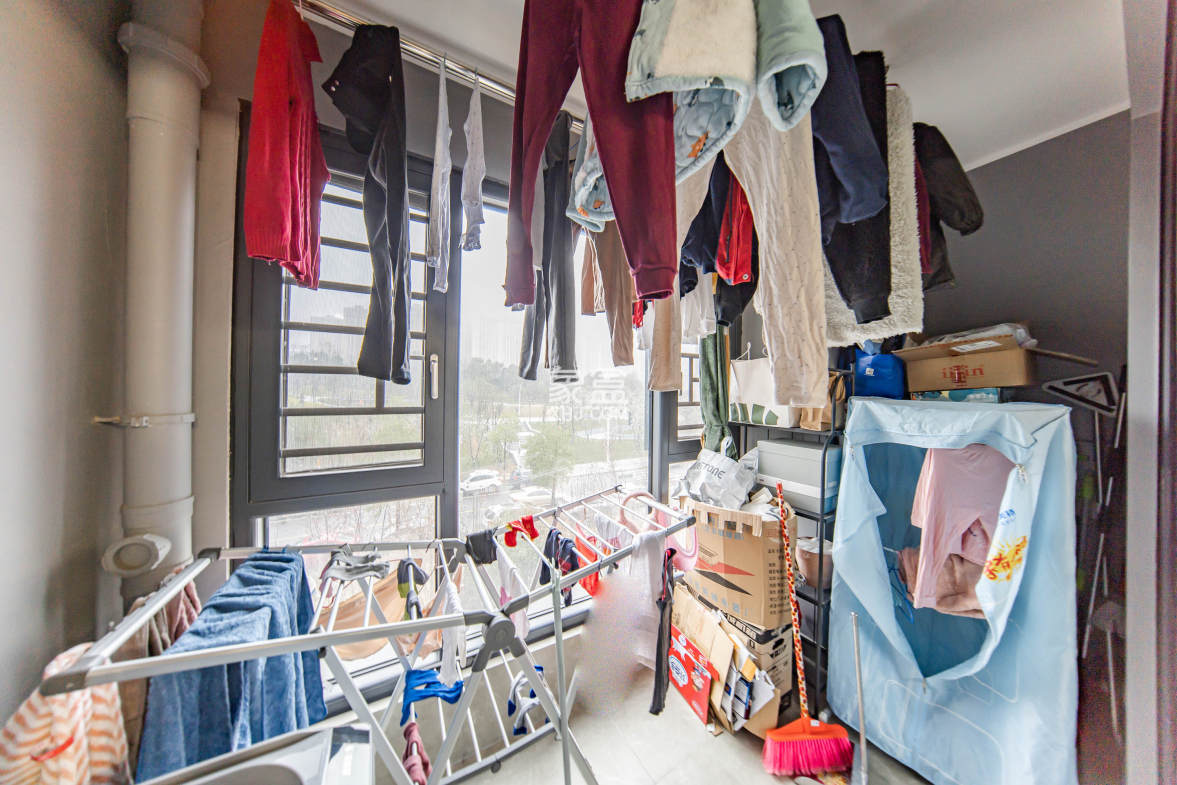 中海阅麓山一期  3室2厅2卫    145.0万 中海阅麓山一期  3室2厅2卫    145.0万阳台