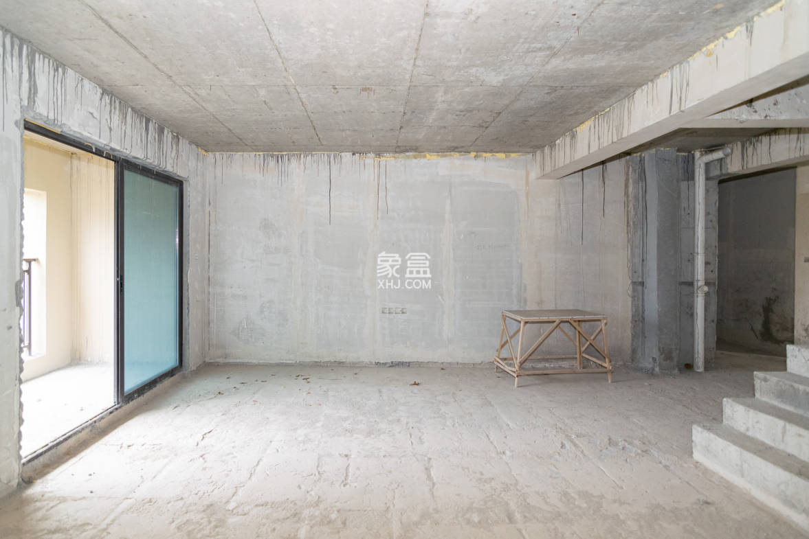 阳光城联利悦澜府  4室2厅1卫    95.0万 阳光城联利悦澜府  4室2厅1卫    95.0万客厅