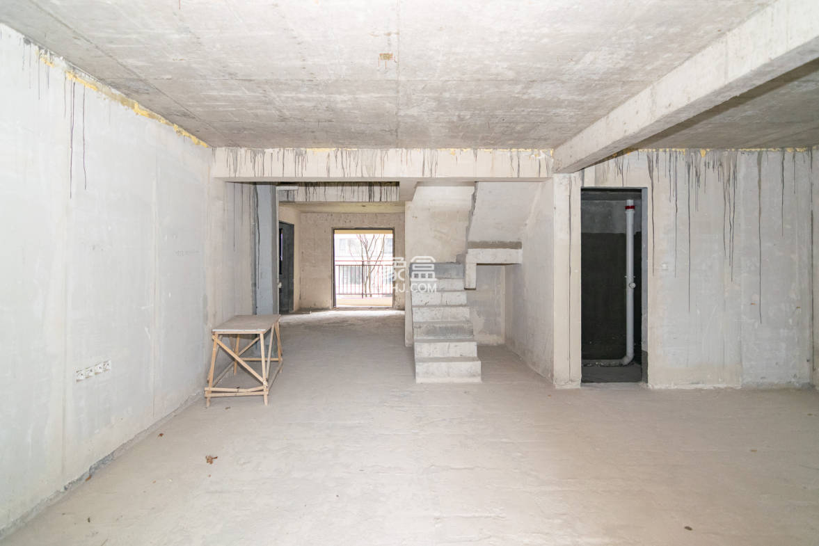 阳光城联利悦澜府  4室2厅1卫    95.0万 阳光城联利悦澜府  4室2厅1卫    95.0万客厅