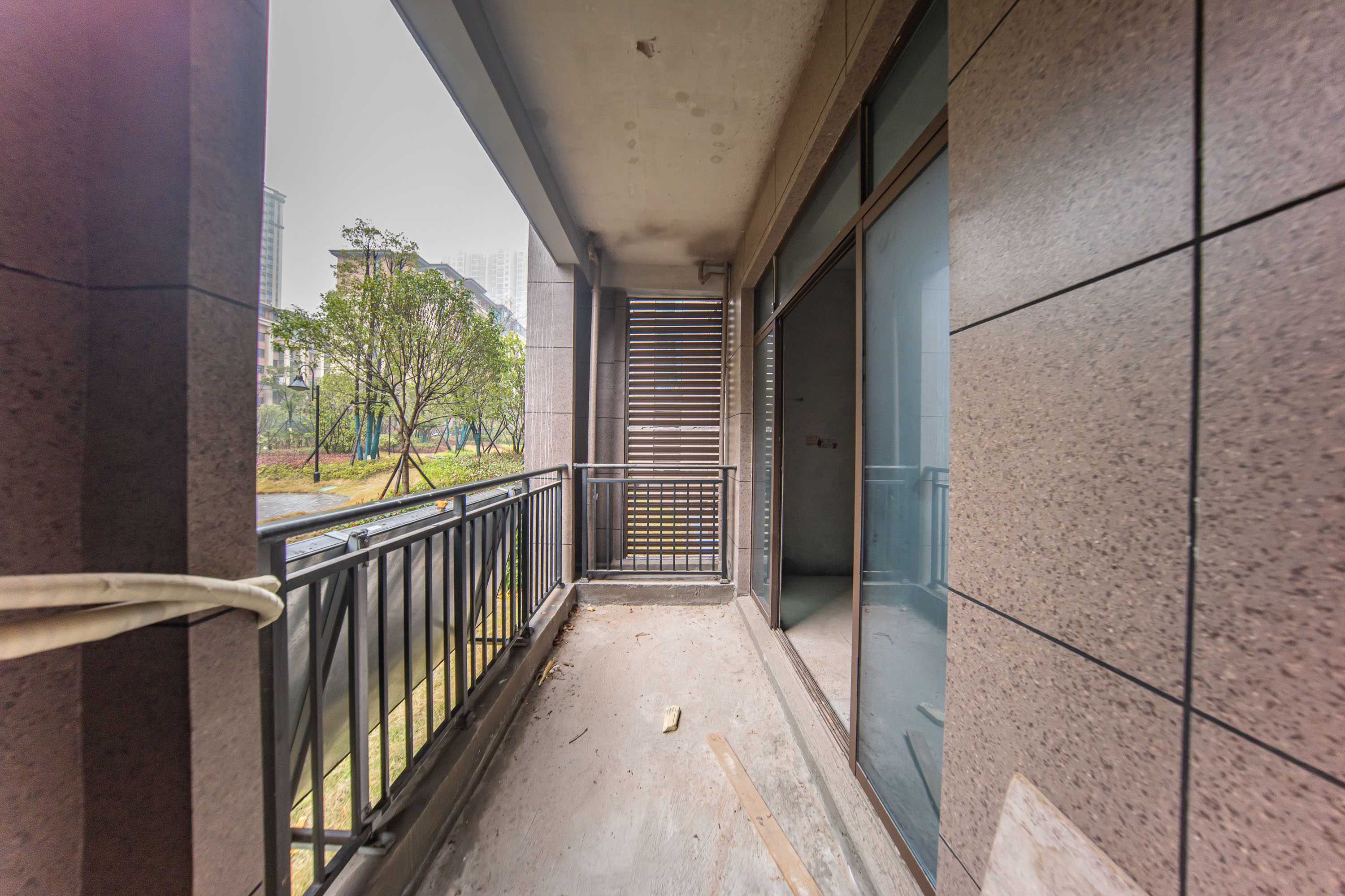 江山帝景雅墅(普罗旺斯) 4室2厅2卫 234.0万 江山帝景雅墅(普罗旺斯) 4室2厅2卫 234.0万阳台