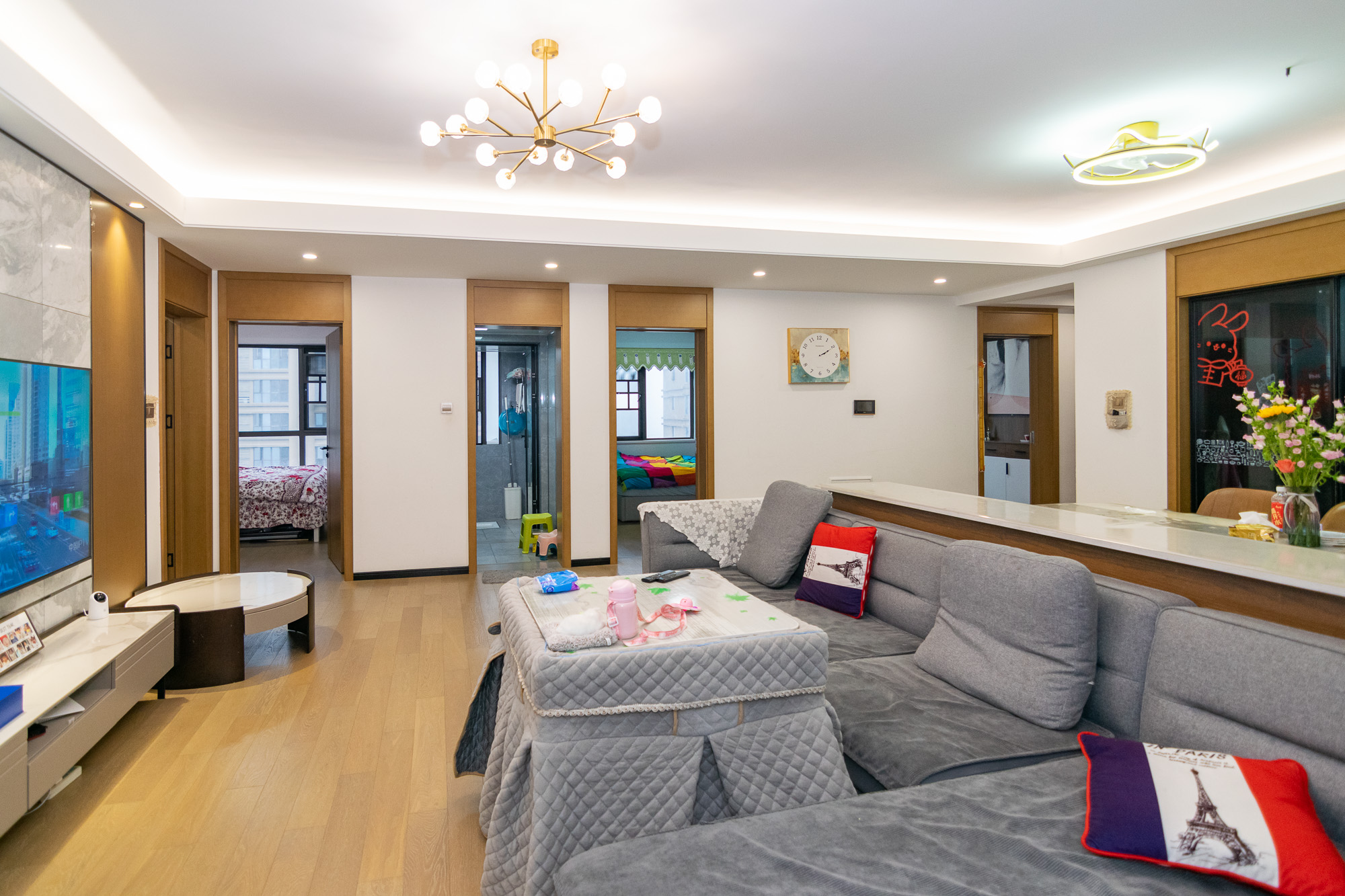 润和美郡（润和紫郡五期）  4室2厅2卫    121.0万客厅