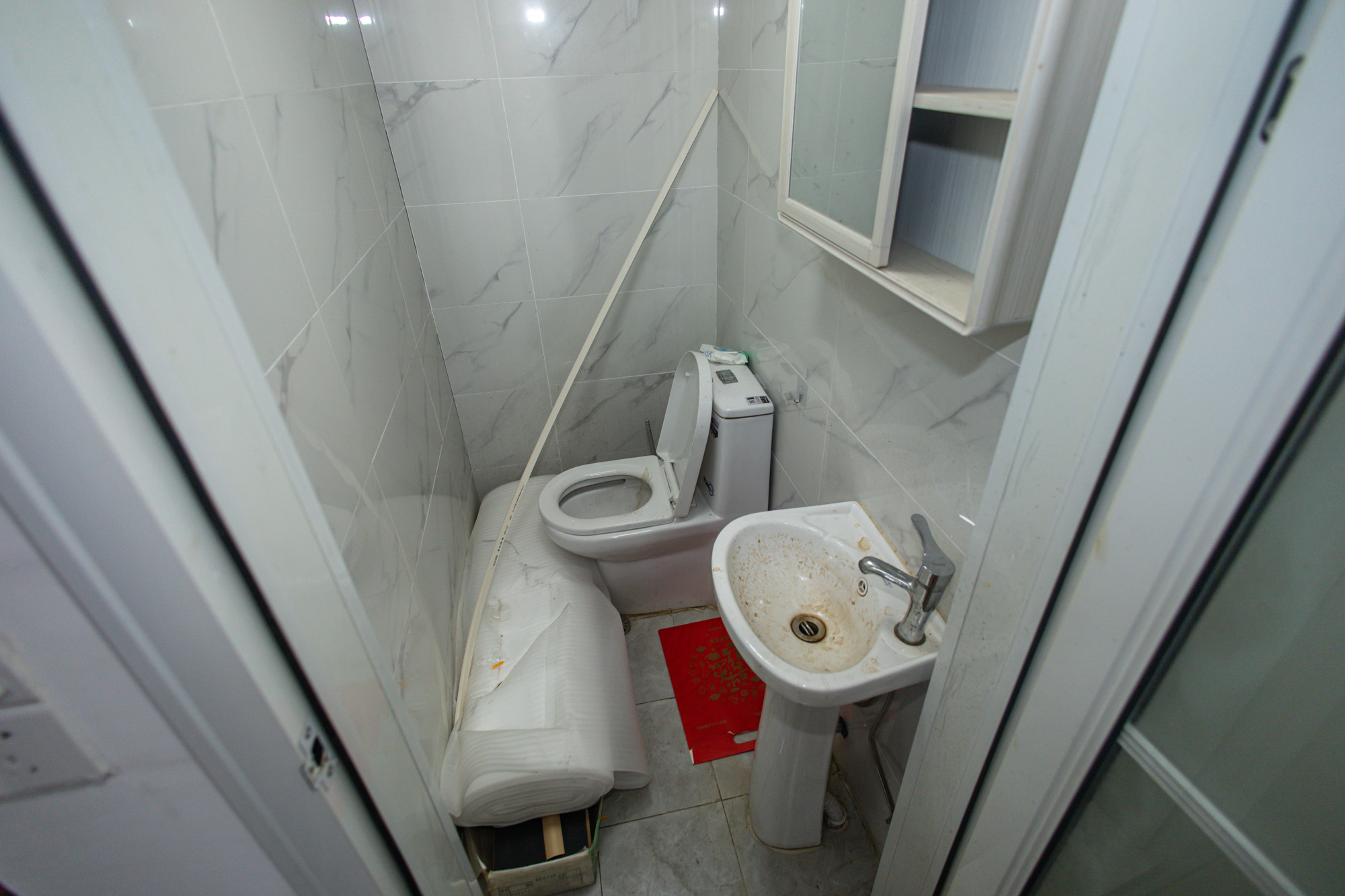 华润置地广场二期  1室1厅1卫    26.8万 华润置地广场二期  1室1厅1卫    26.8万卫生间