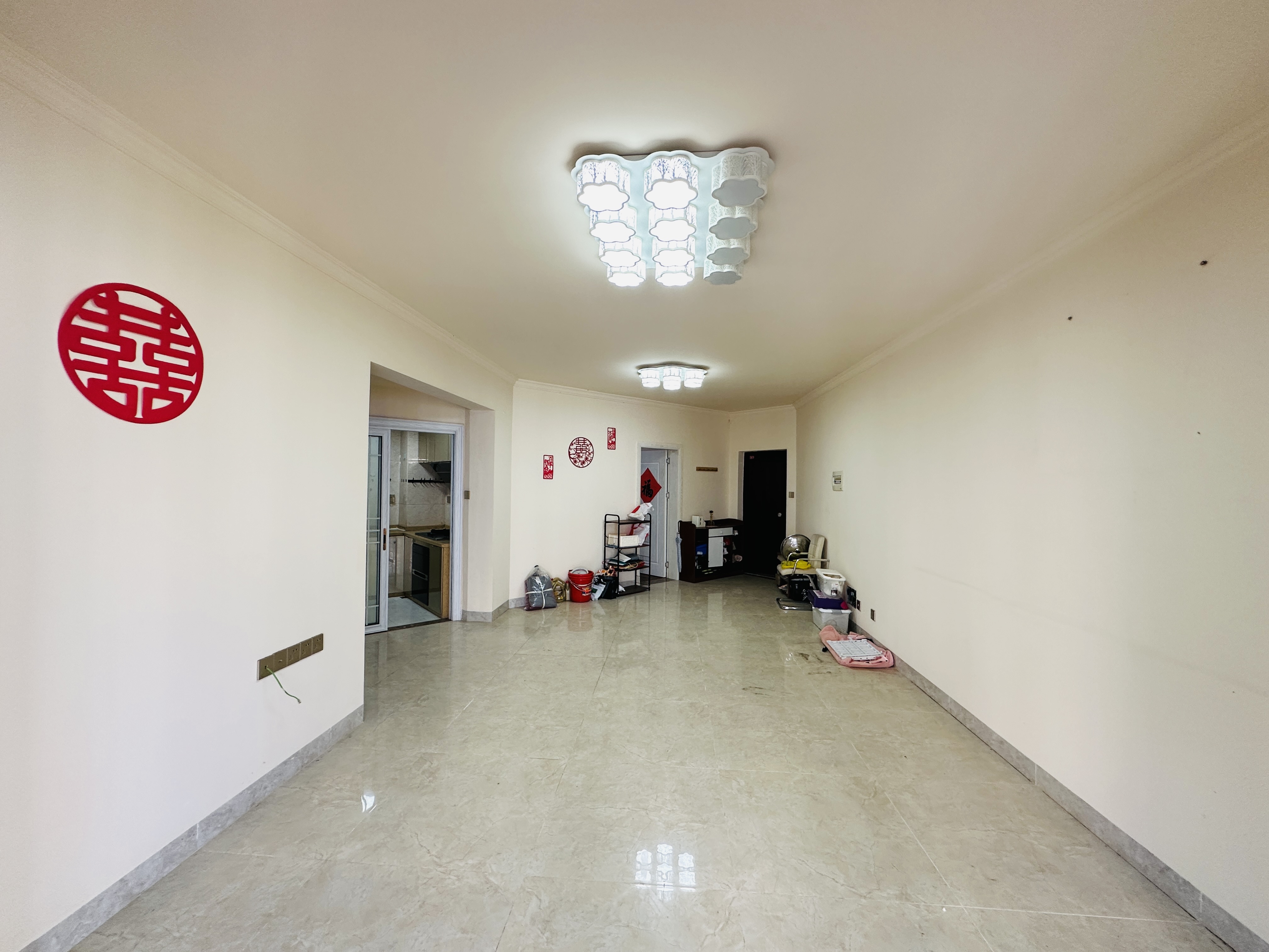 水岸阳光A小区 3室2厅1卫 125.0万 水岸阳光A小区 3室2厅1卫 125.0万客厅