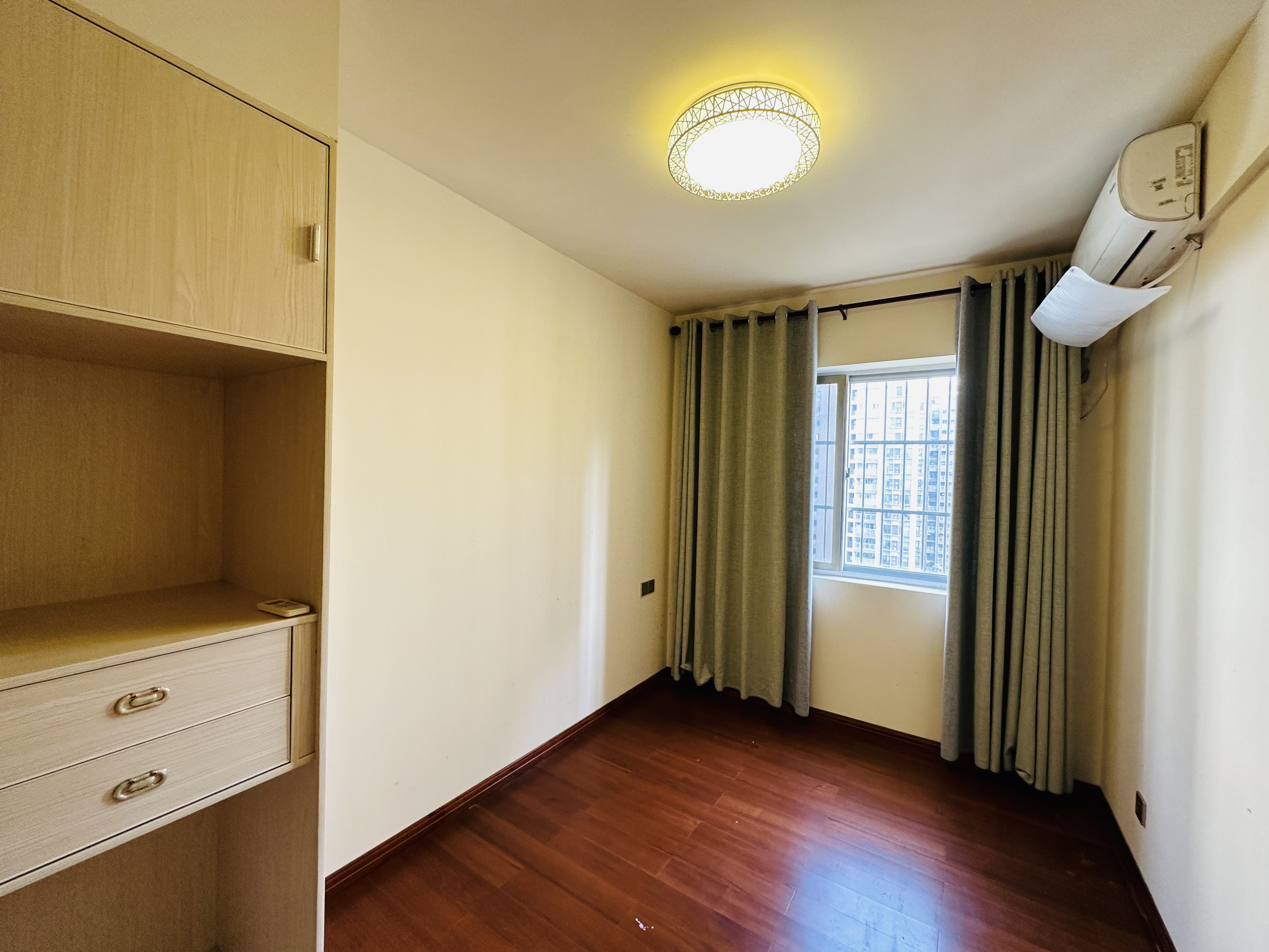 水岸阳光A小区 3室2厅1卫 125.0万 水岸阳光A小区 3室2厅1卫 125.0万卧室