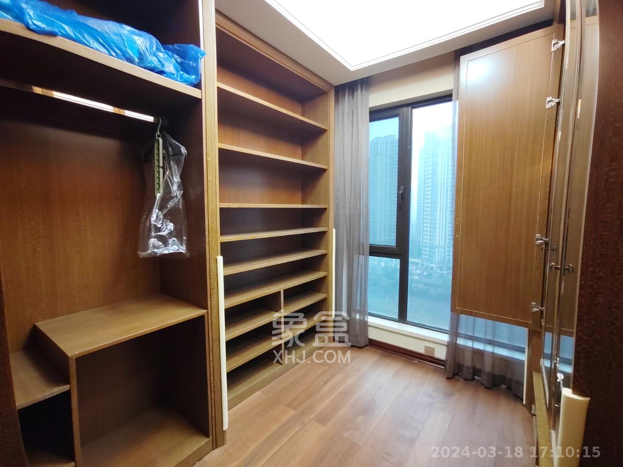 晟通牡丹舸  4室2厅2卫   12000.00元/月室内图