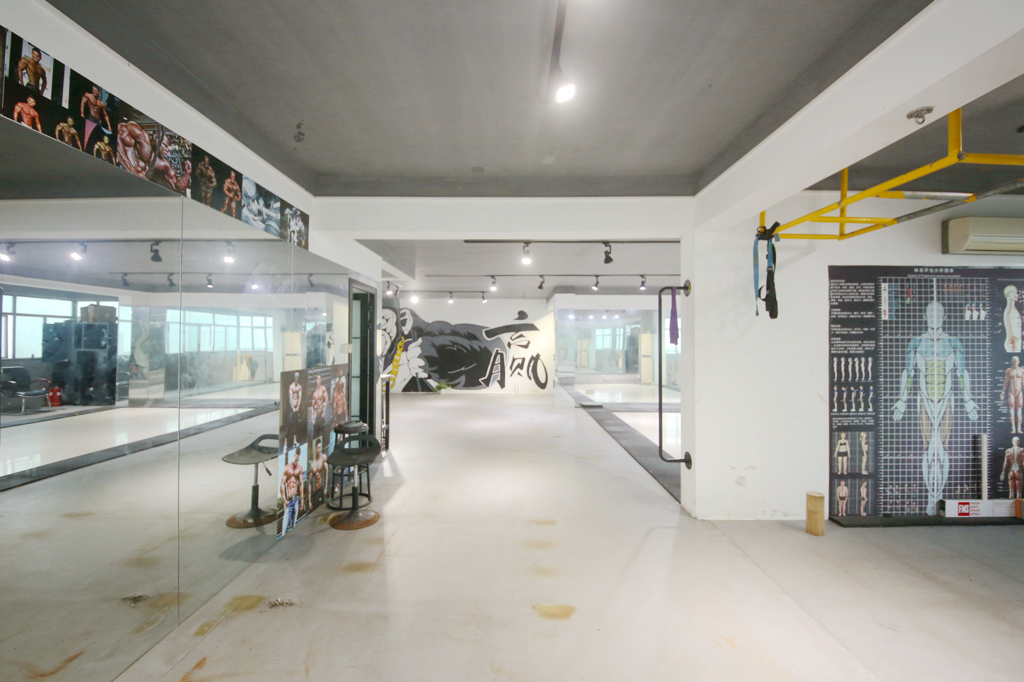 联合商厦  3室1厅1卫   130.00万客厅