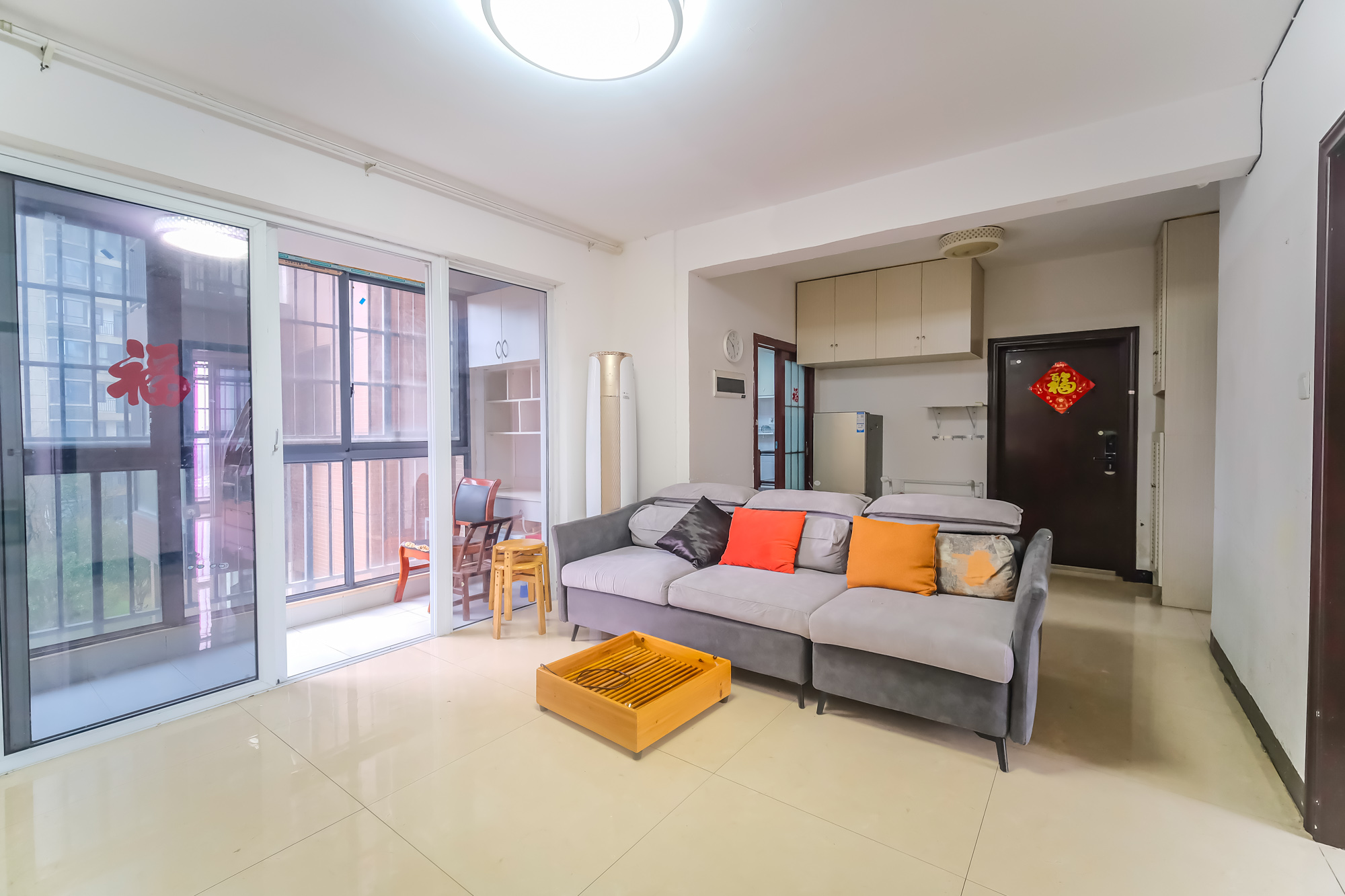 和悦城(蟠龙景苑)  3室2厅2卫    71.75万客厅