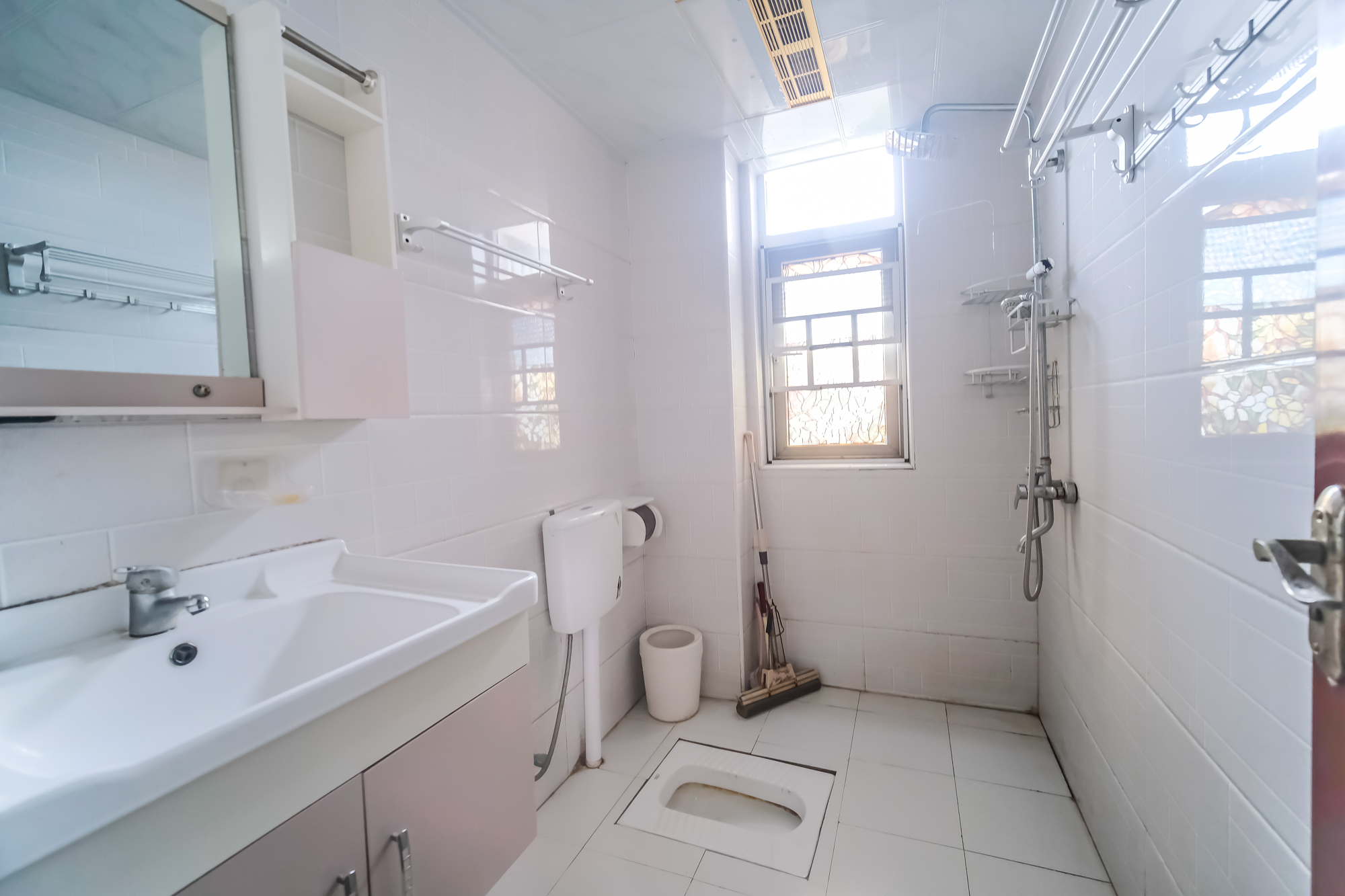 和悦城(蟠龙景苑) 3室2厅2卫 71.75万 和悦城(蟠龙景苑) 3室2厅2卫 71.75万卫生间