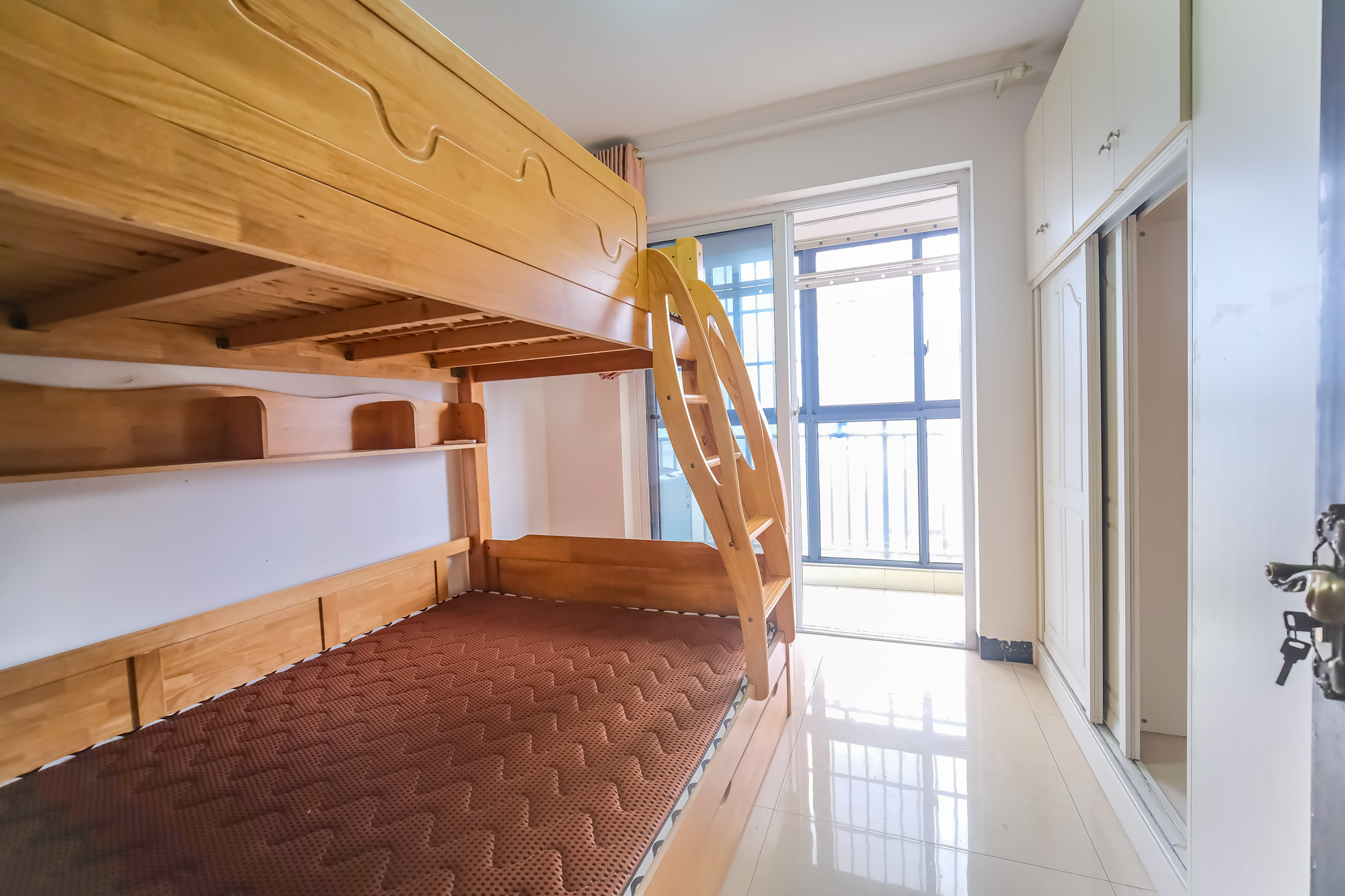 和悦城(蟠龙景苑) 3室2厅2卫 71.75万 和悦城(蟠龙景苑) 3室2厅2卫 71.75万卧室