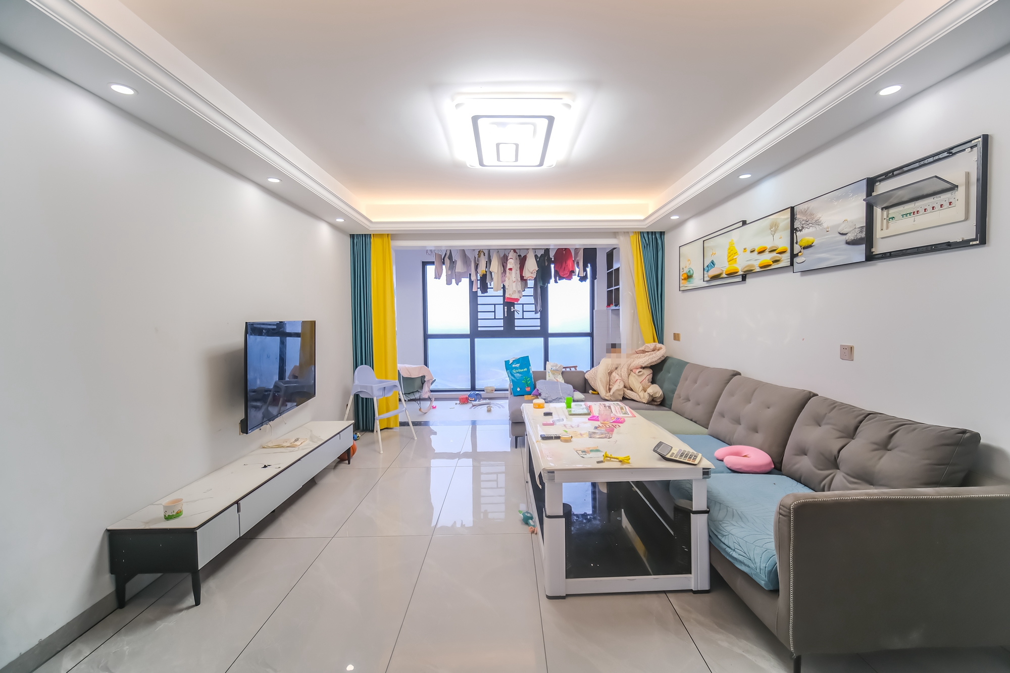 中安善化国际 4室2厅2卫 79.5万 中安善化国际 4室2厅2卫 79.5万客厅