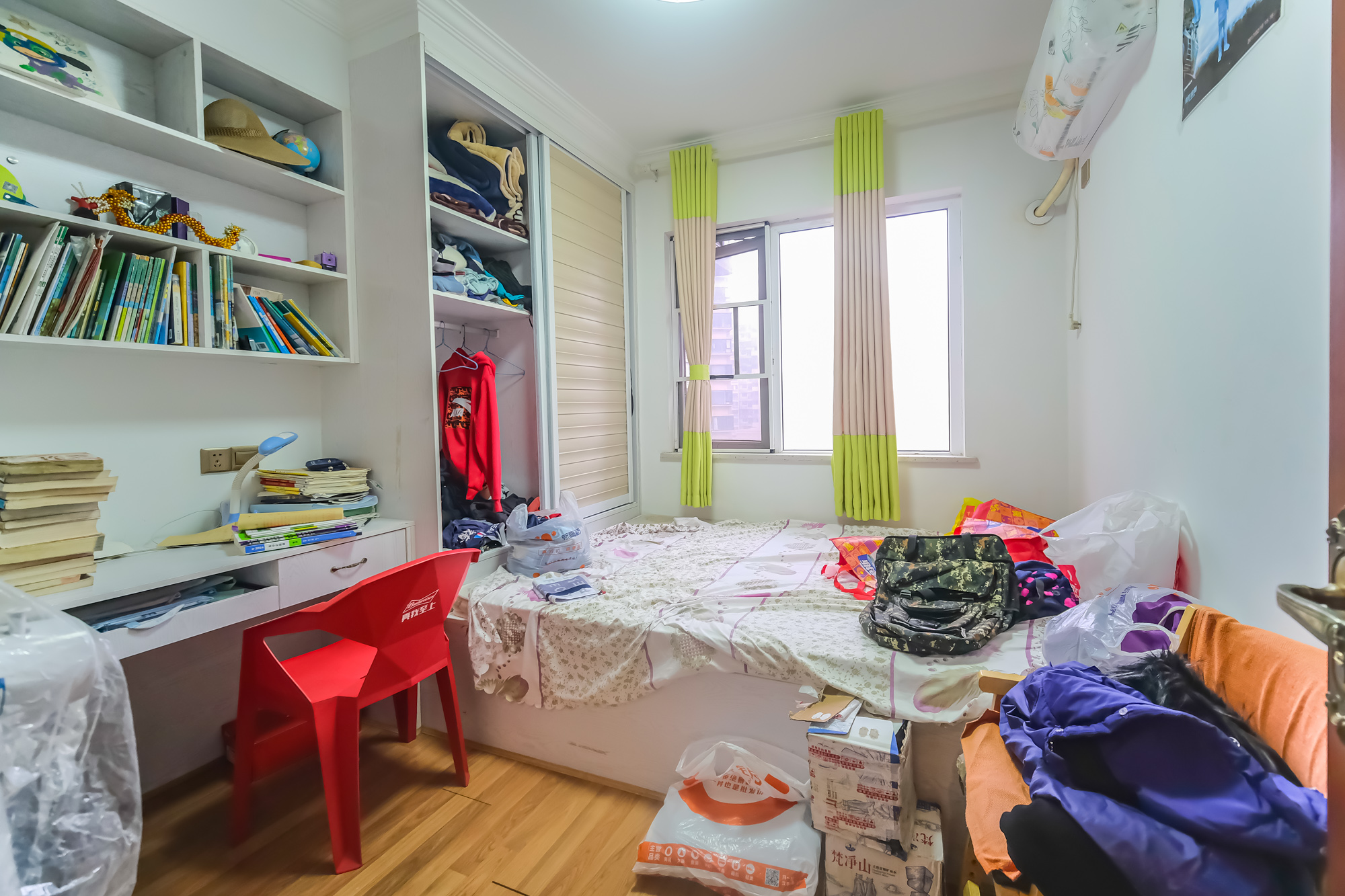 保利香槟国际  3室2厅2卫    90.8万 保利香槟国际  3室2厅2卫    90.8万卧室