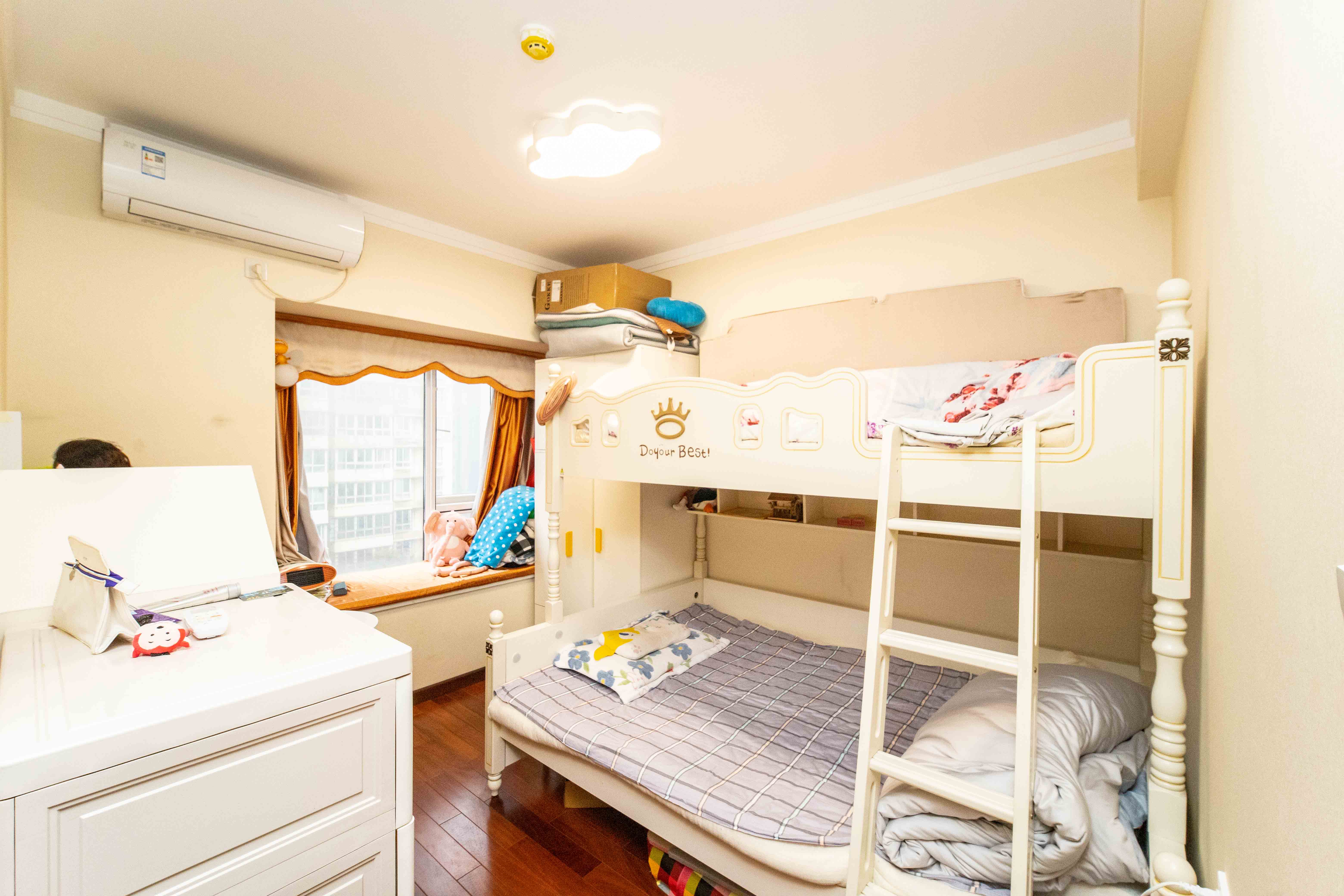 金地格林公馆  3室2厅2卫    146.0万 金地格林公馆  3室2厅2卫    146.0万卧室