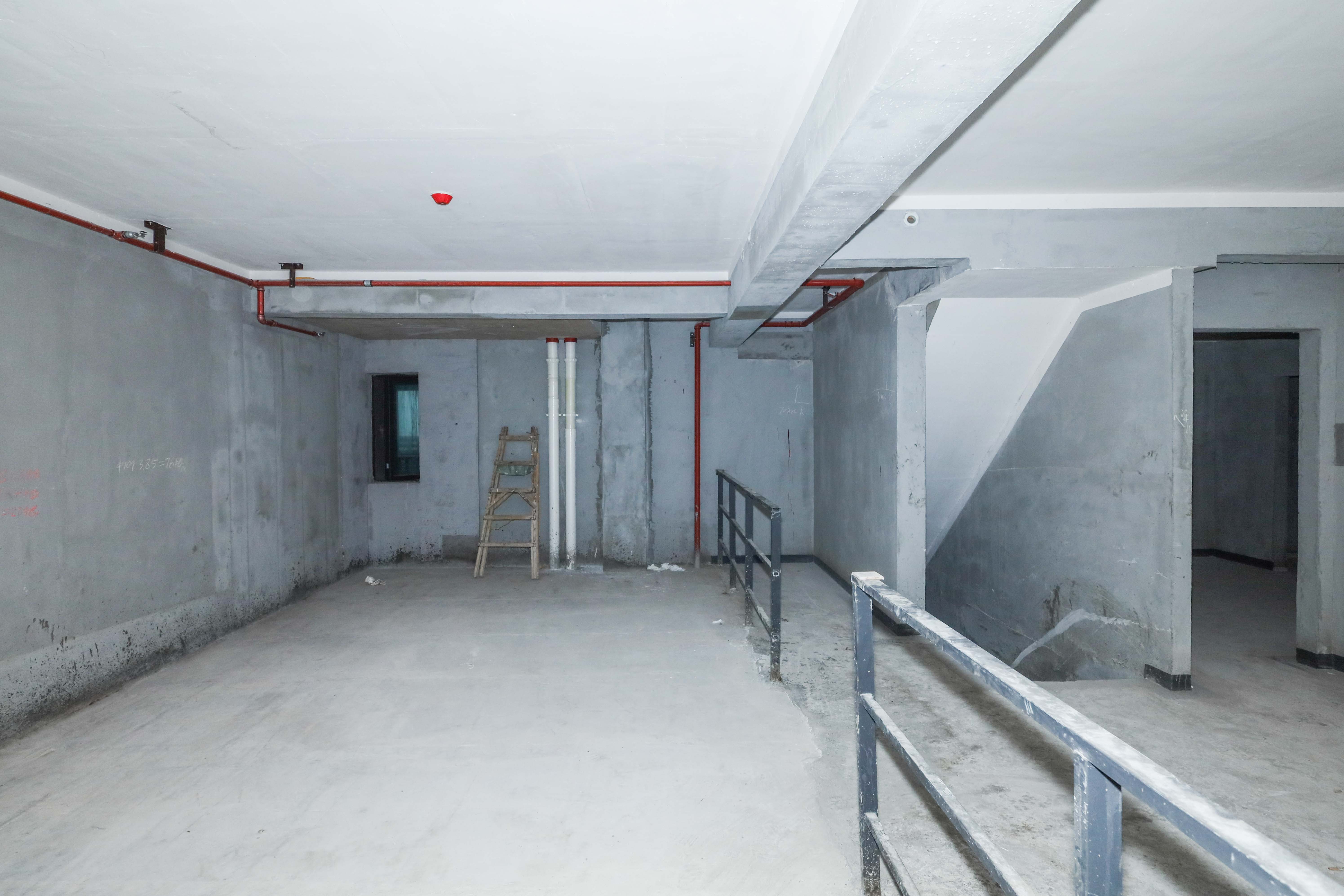 建发央著  5室2厅3卫   448.00万卧室