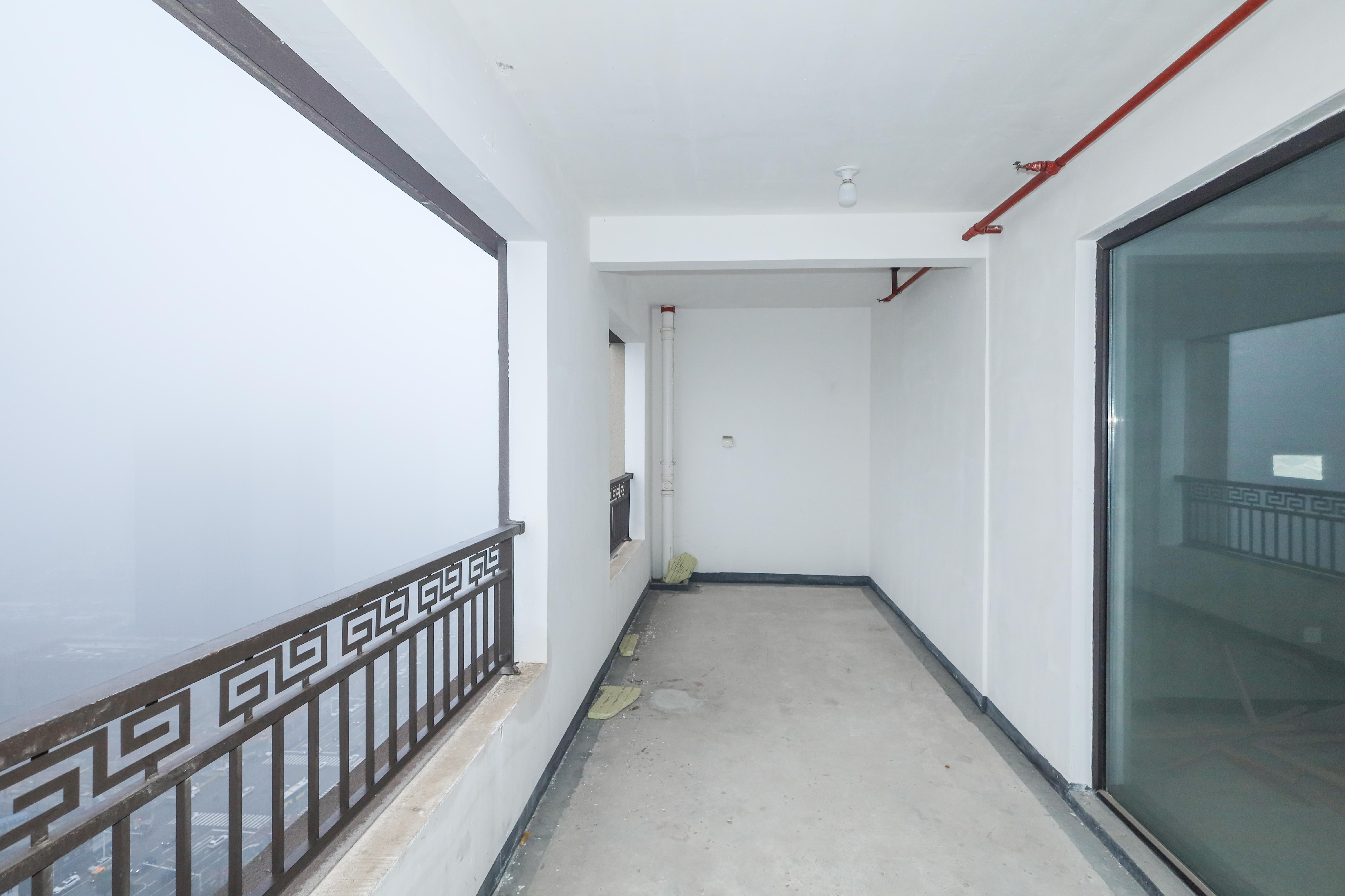 建发央著  5室2厅3卫   448.00万阳台