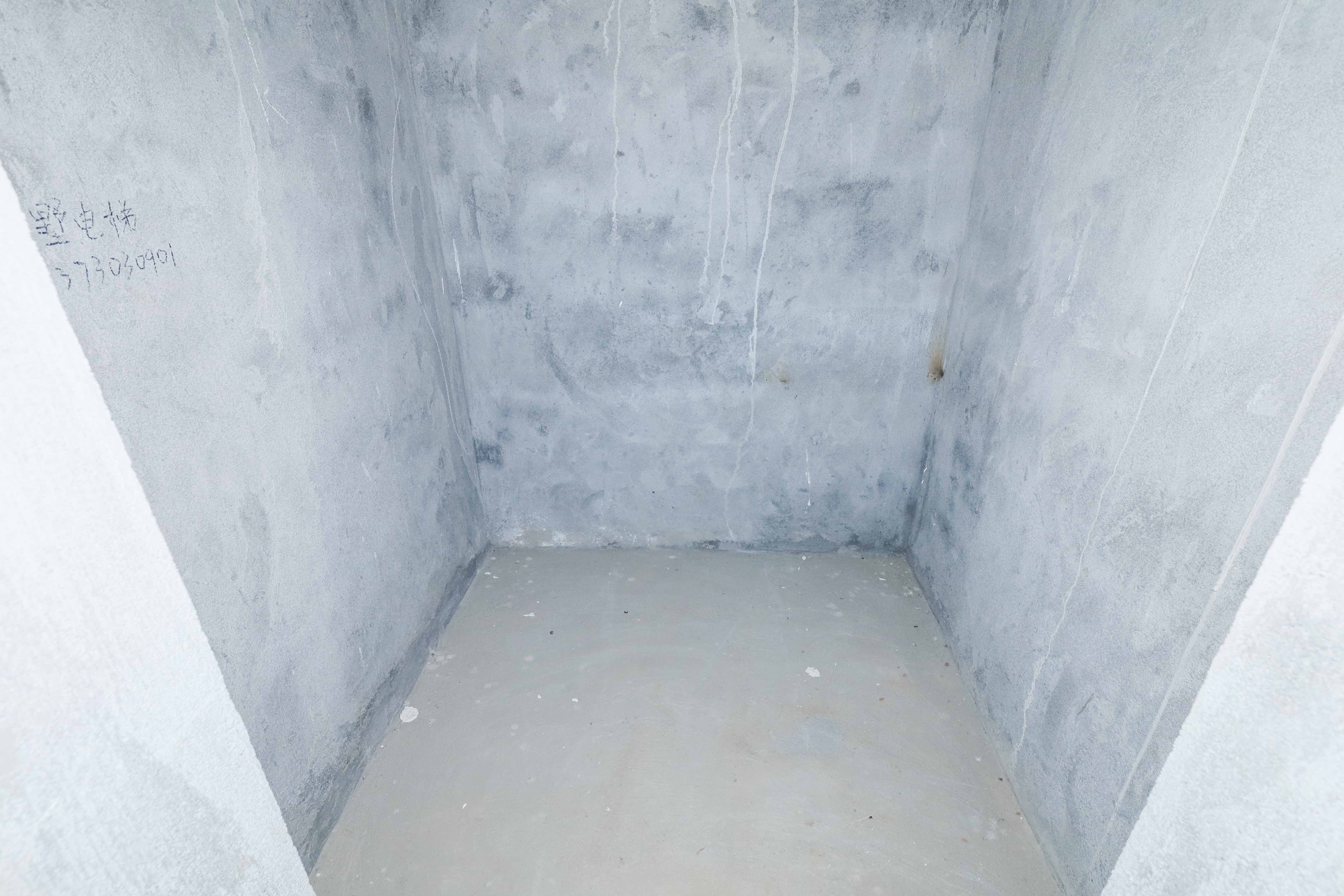 绿地麓湖郡  4室2厅3卫   359.00万其他