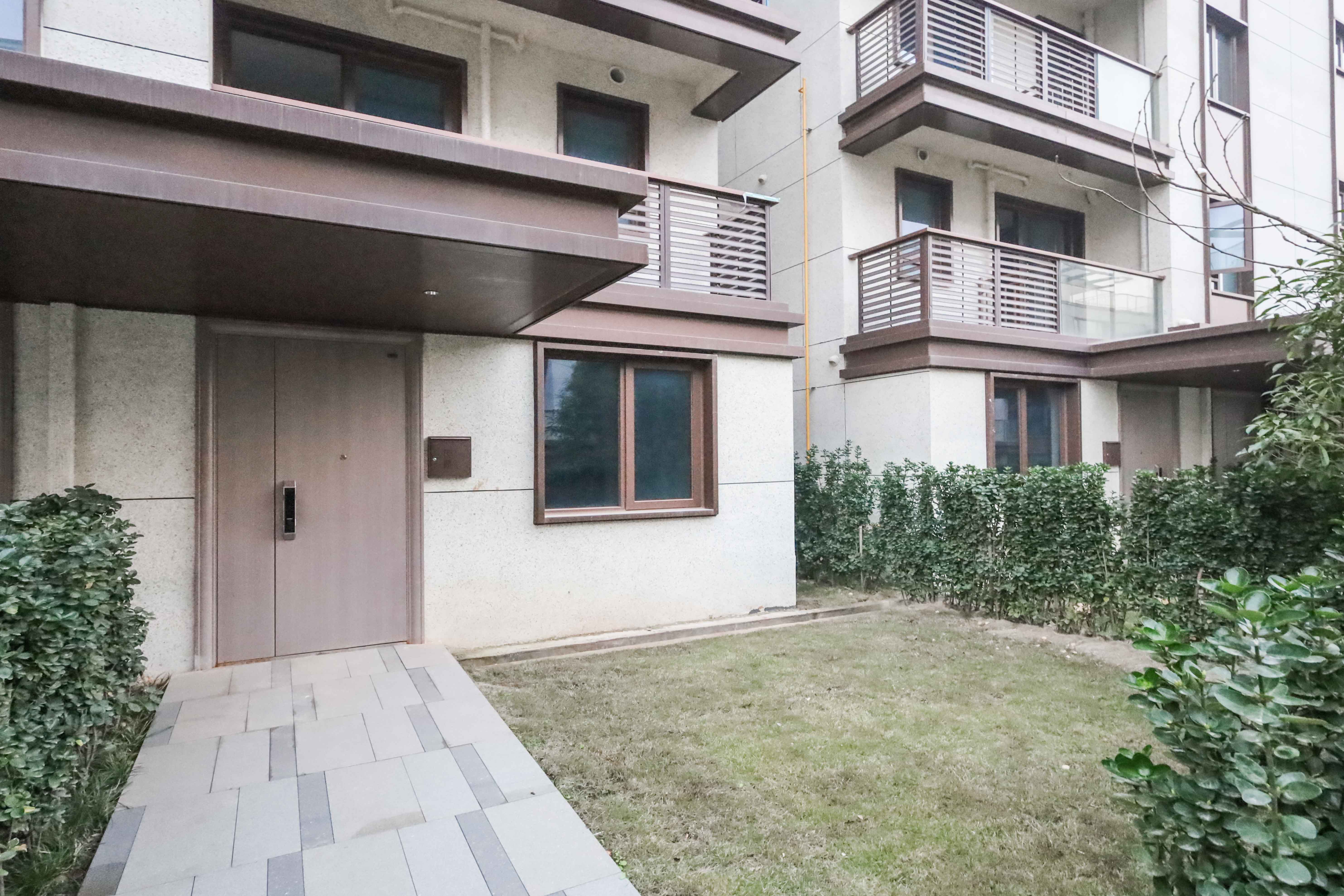 绿地麓湖郡  4室2厅3卫   359.00万其他